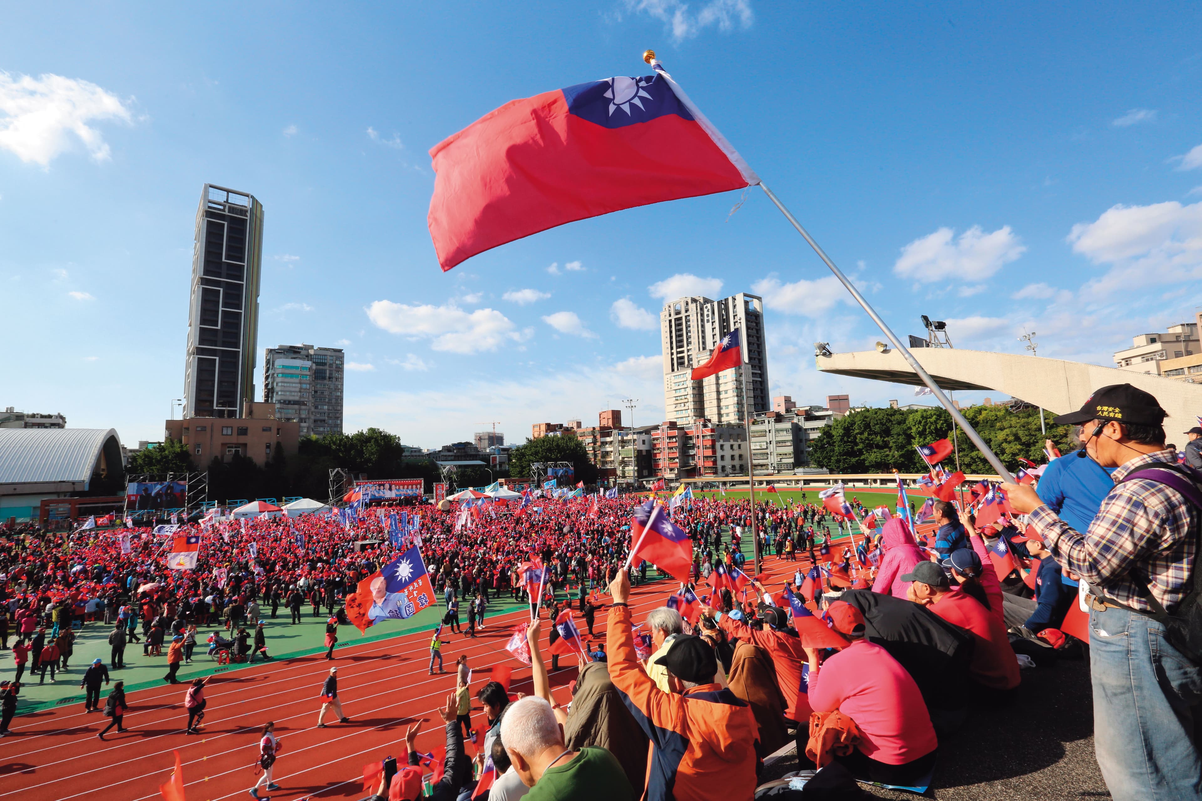 韓粉支持熱度不減,但韓國瑜選情未擺脫低迷,如何解決黨內紛亂,成為勝敗的關鍵。