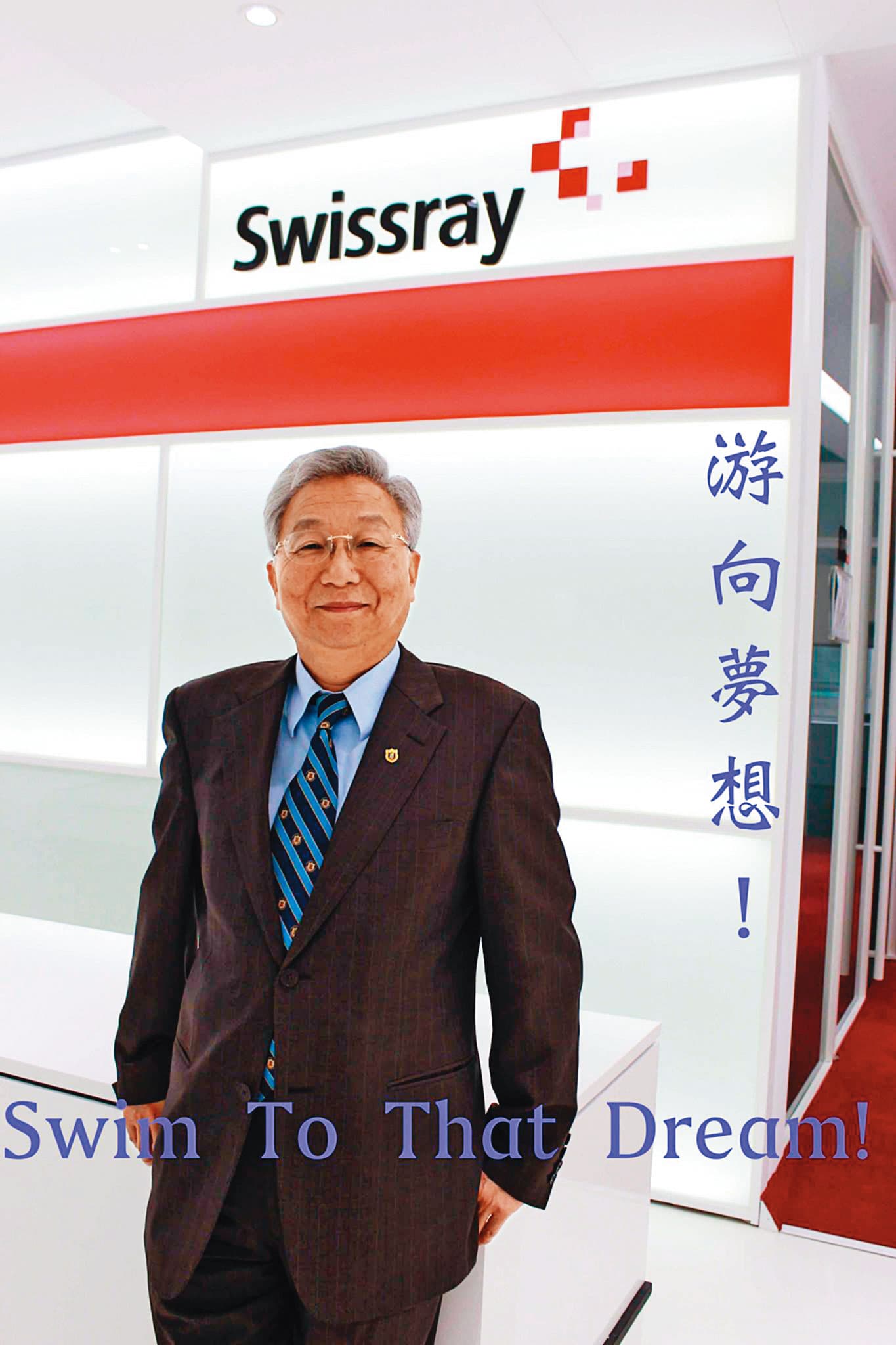 李祖德曾任醫療設備公司董事長,現仍為董事,未利益迴避,讓校友會看不下去。(翻攝Swim To That Dream臉書)