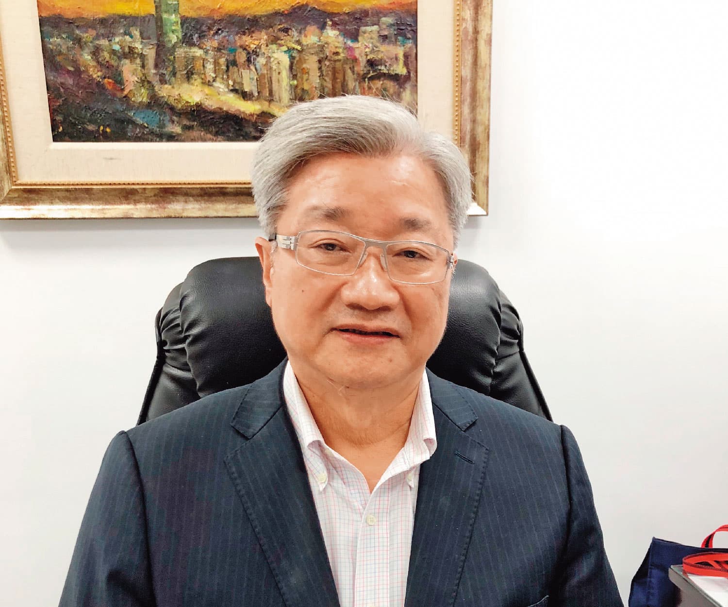 台北市私立新民國小遷址案潛藏龐大商機,楊文虎夫妻砸下4億元出任董事,董事長鍾智文(圖)日前也被檢調約談。(翻攝新民國小網站)