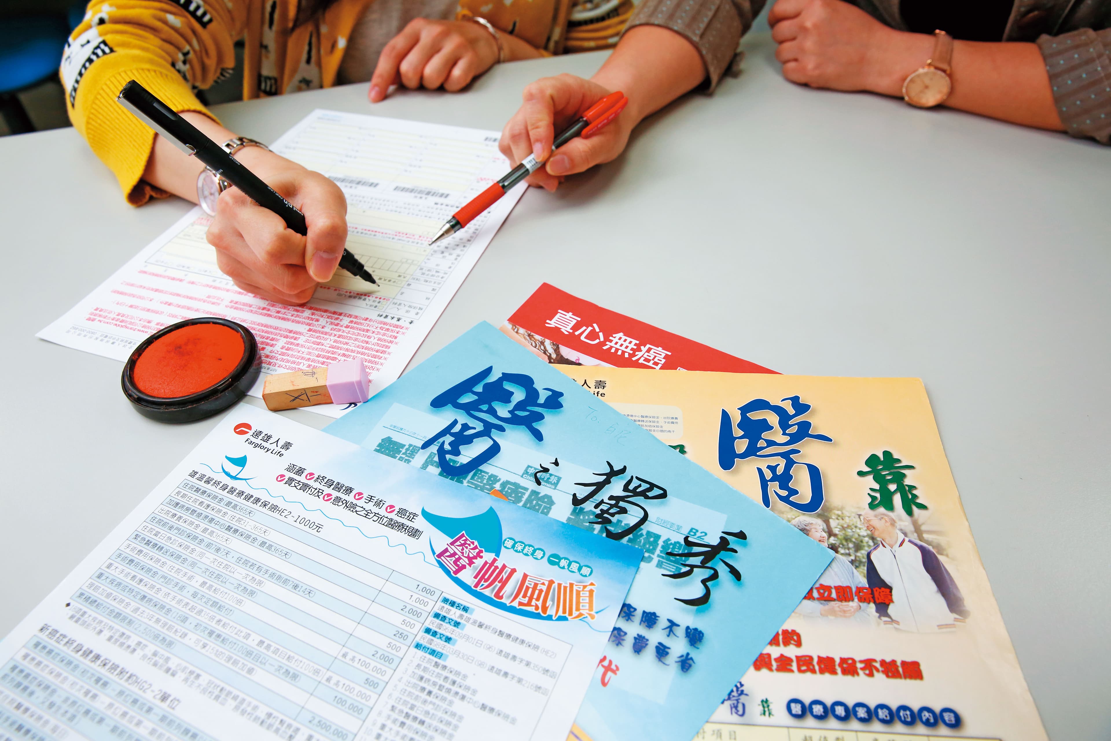 唐從聖幫姊姊買了基本的醫療險,姊姊生病後即時下來的理賠金,成了醫心良藥。