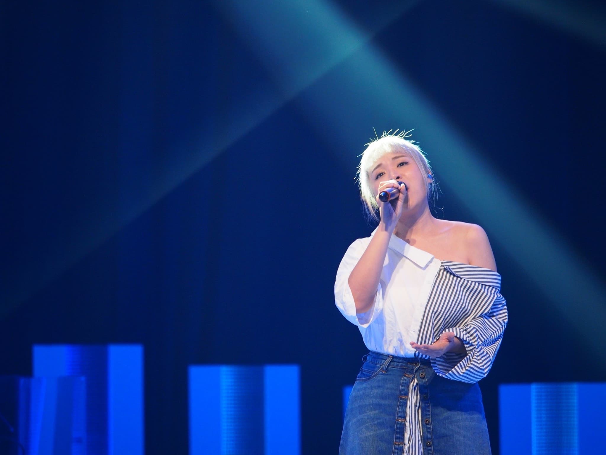 開水小姐選了王菲的經典歌曲〈開到荼糜〉,讓人驚豔。(公視提供)