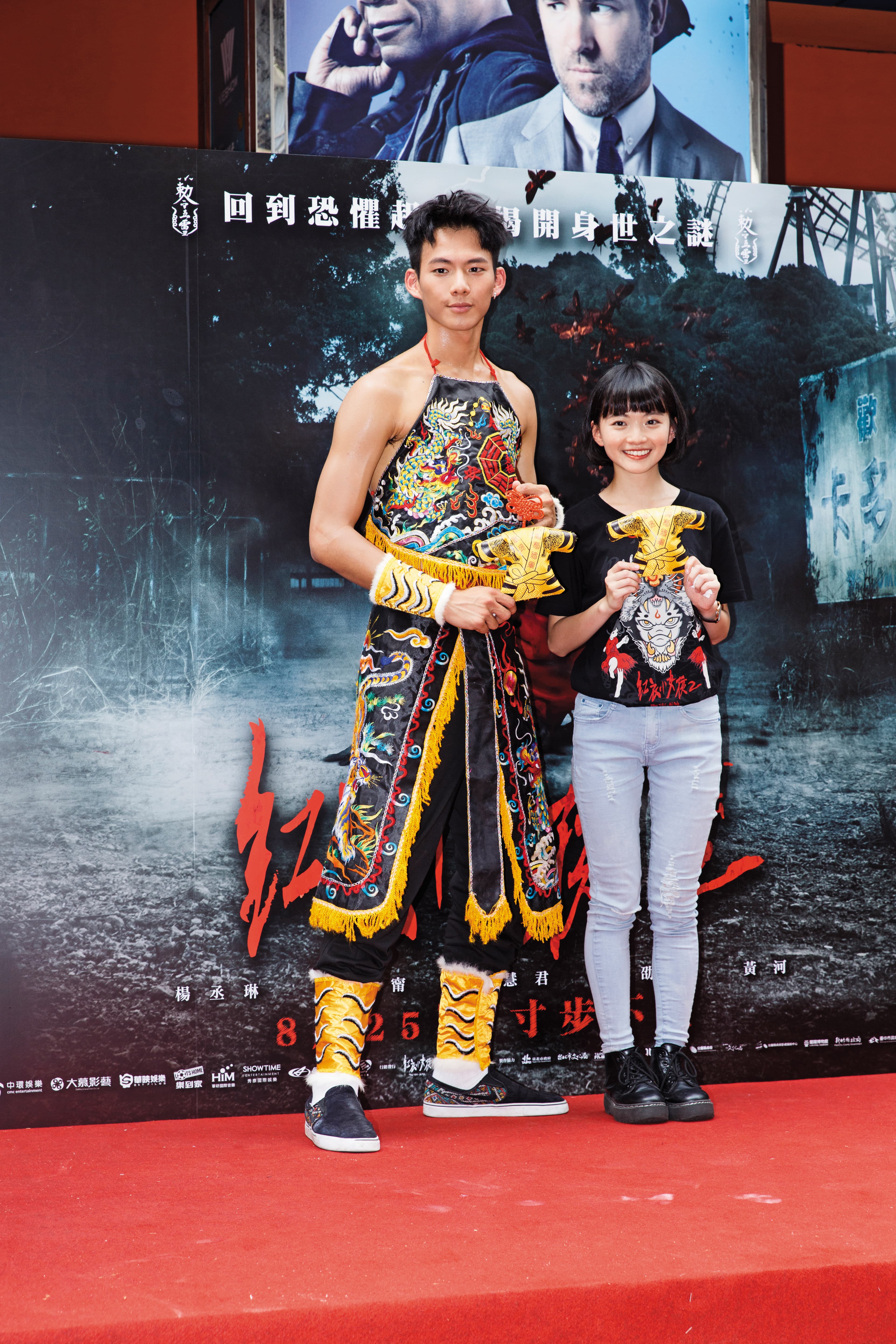 詹宛儒(右)因演出《紅衣小女孩2》走紅。左為吳念軒。