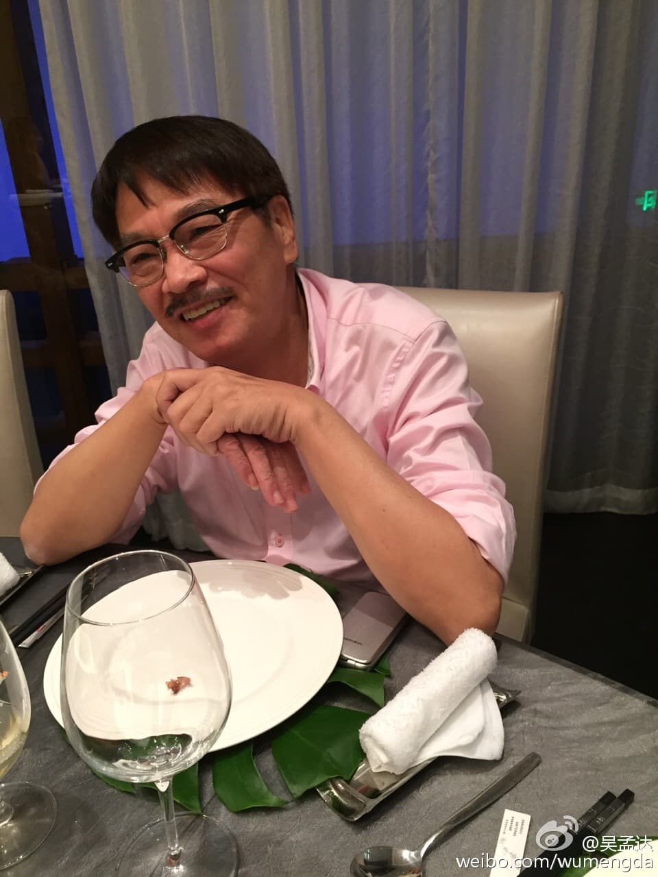 吳孟達和周星馳原本合作無間,為接演《功夫》而推辭其他片,最後卻被換角,雙方從此翻臉。(翻攝自吳孟達微博)