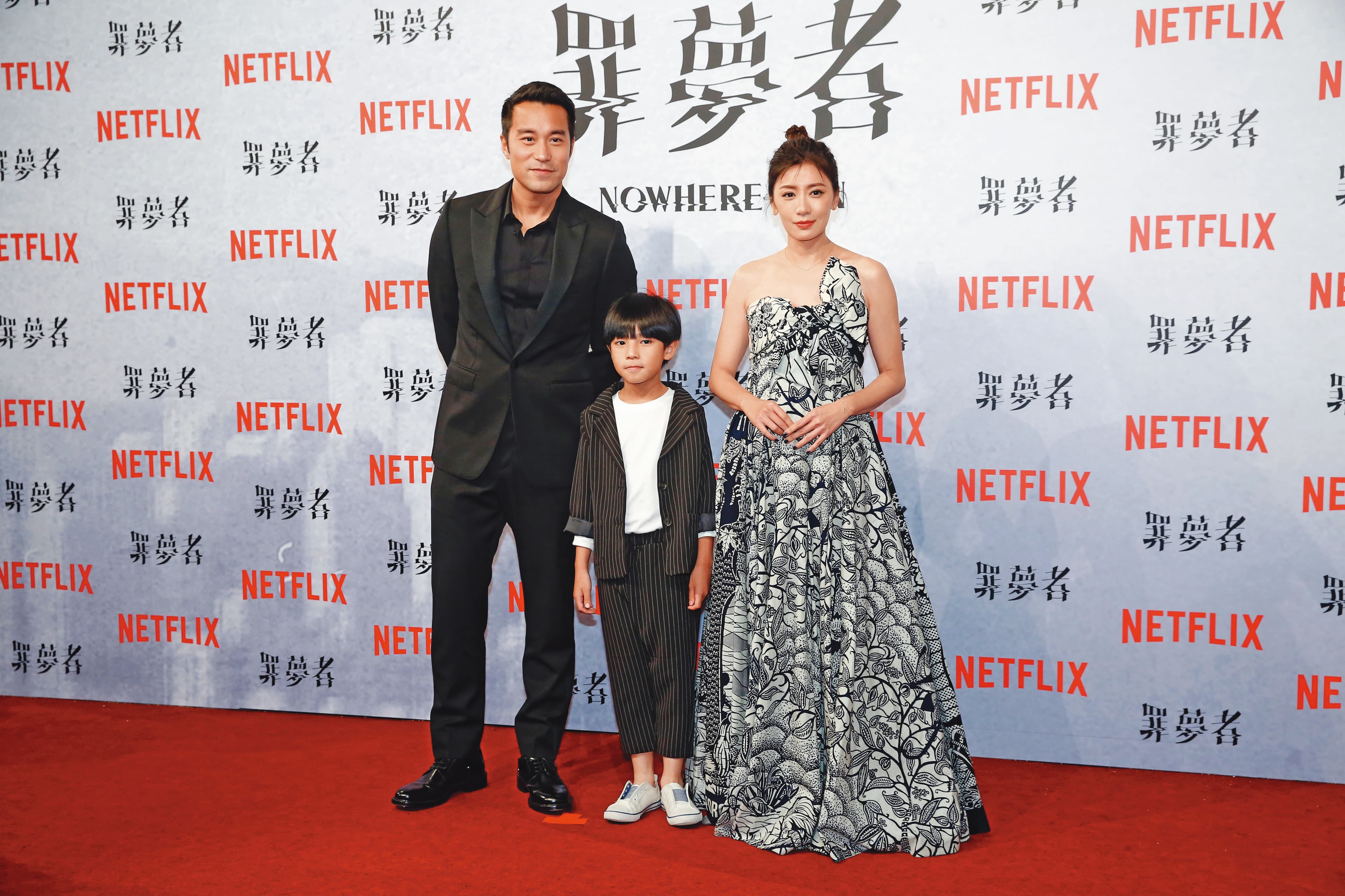 《罪夢者》集合眾多大咖演員，男女主角張孝全（左）與賈靜雯（右）10月出席首映會，直播影片破4,300萬次曝光數。中為童星謝岩希。