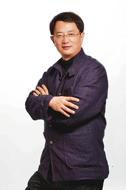 李建軍用年輕時的照片,當作新節目的宣傳照。(翻攝人體工程學李建軍教授臉書)