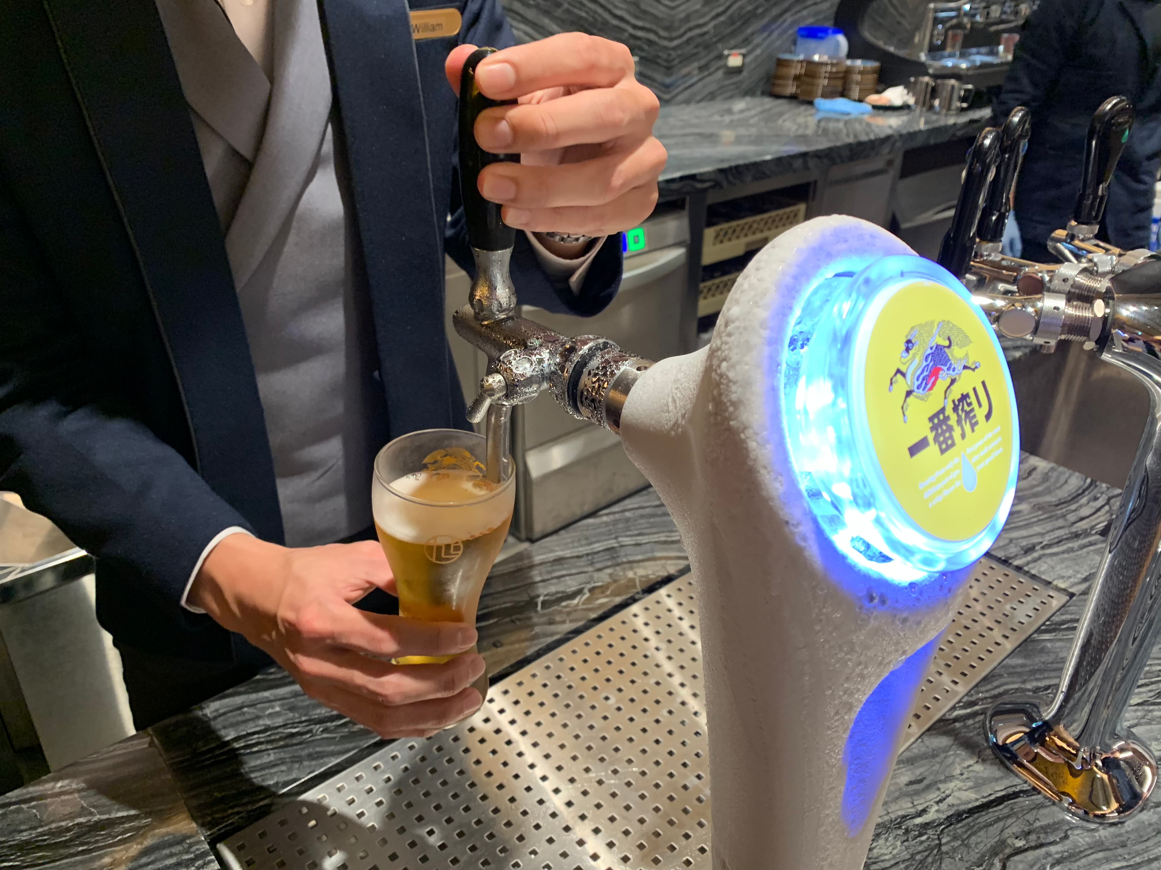 清酒Bar有全球首支KIRIN一番搾生啤酒冰柱,純麥啤酒沁涼清爽。