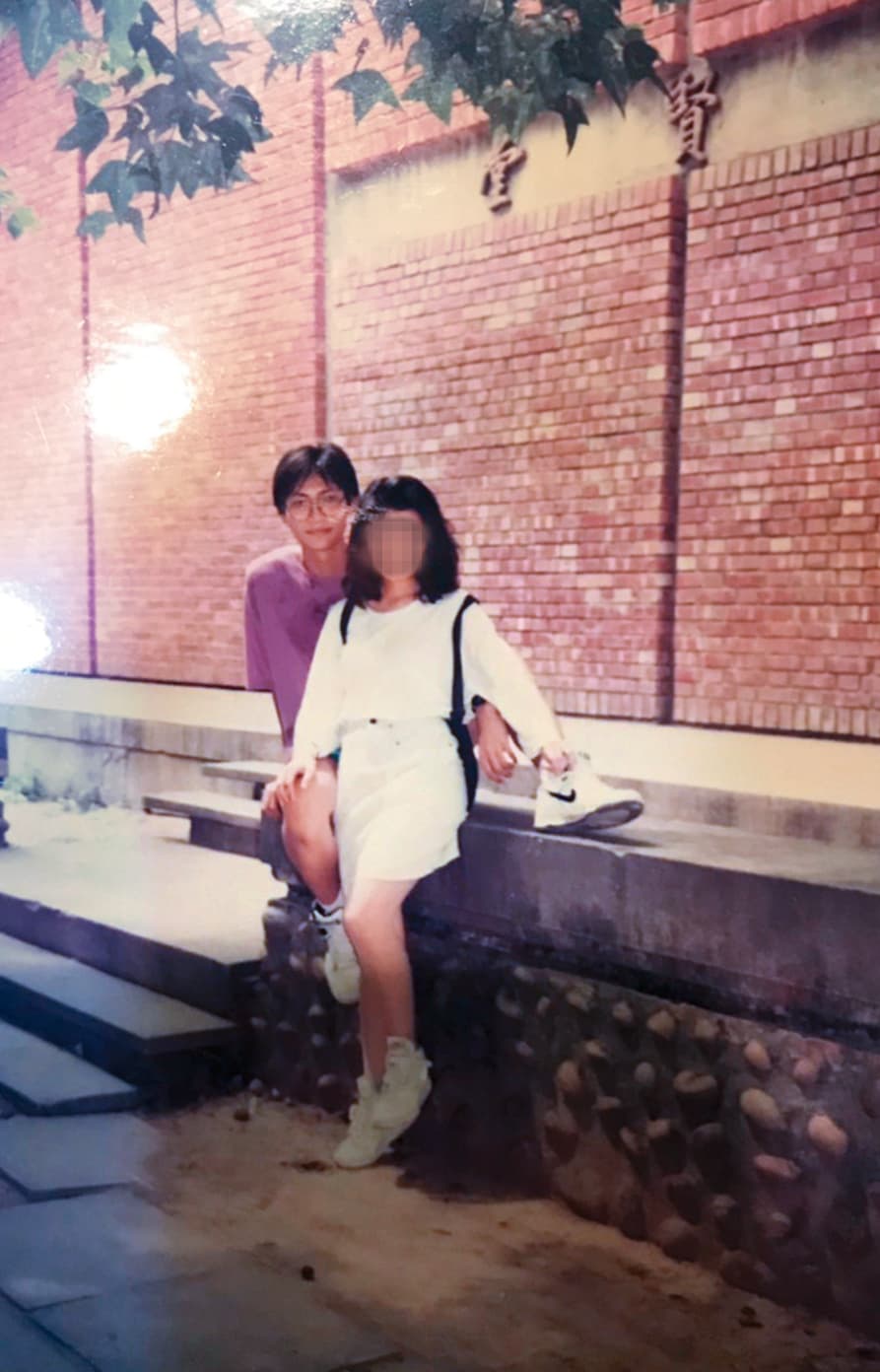 林太太(右)不滿陳綺貞裝無辜,打臉她的聲明並表態:「什麼錯愕?我才傻眼貓咪!我跟小孩才是最大的受害者!」強調自己的老公(左)愛上她後就變了。(讀者提供)