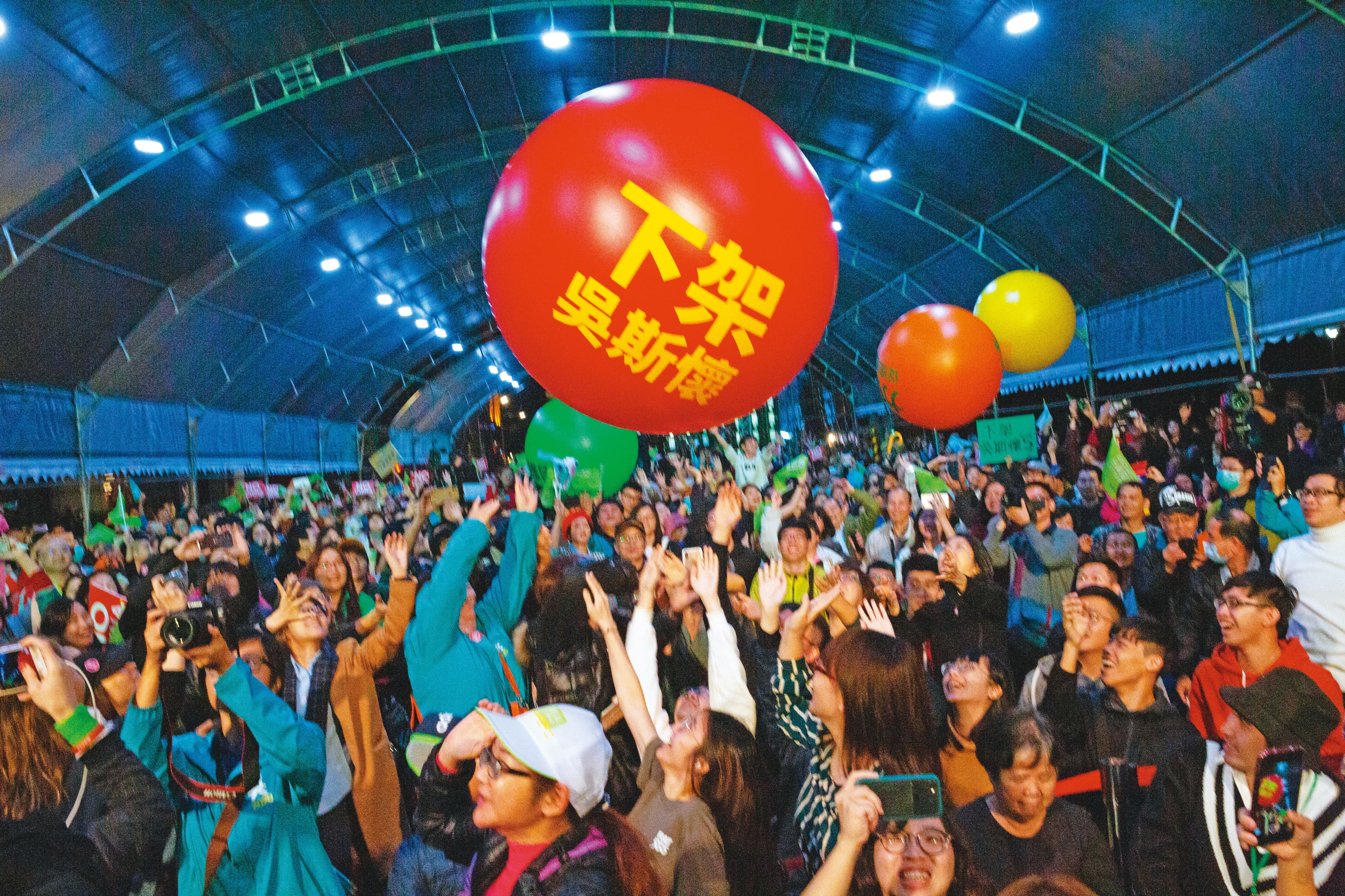 民進黨舉辦「護國保台、下架吳斯懷」之夜,追打國民黨不分區名單親中爭議。