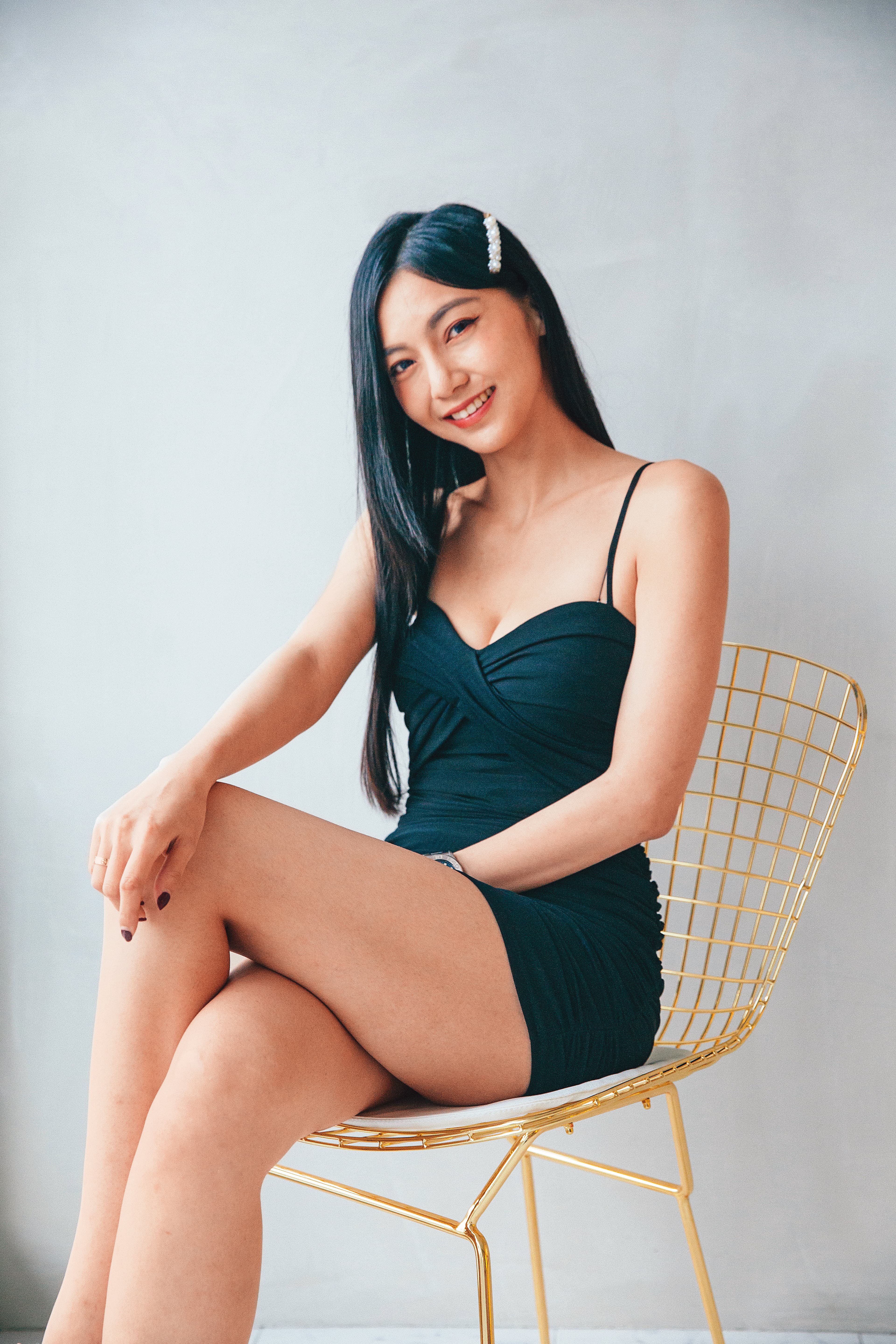 根據莉婭說法,她覺得自己工作上已經很努力,而且拍到全國性的廣告,但還是沒啥聲量,反而跟謝和弦(左)這段鬧得轟轟烈烈。(讀者提供)