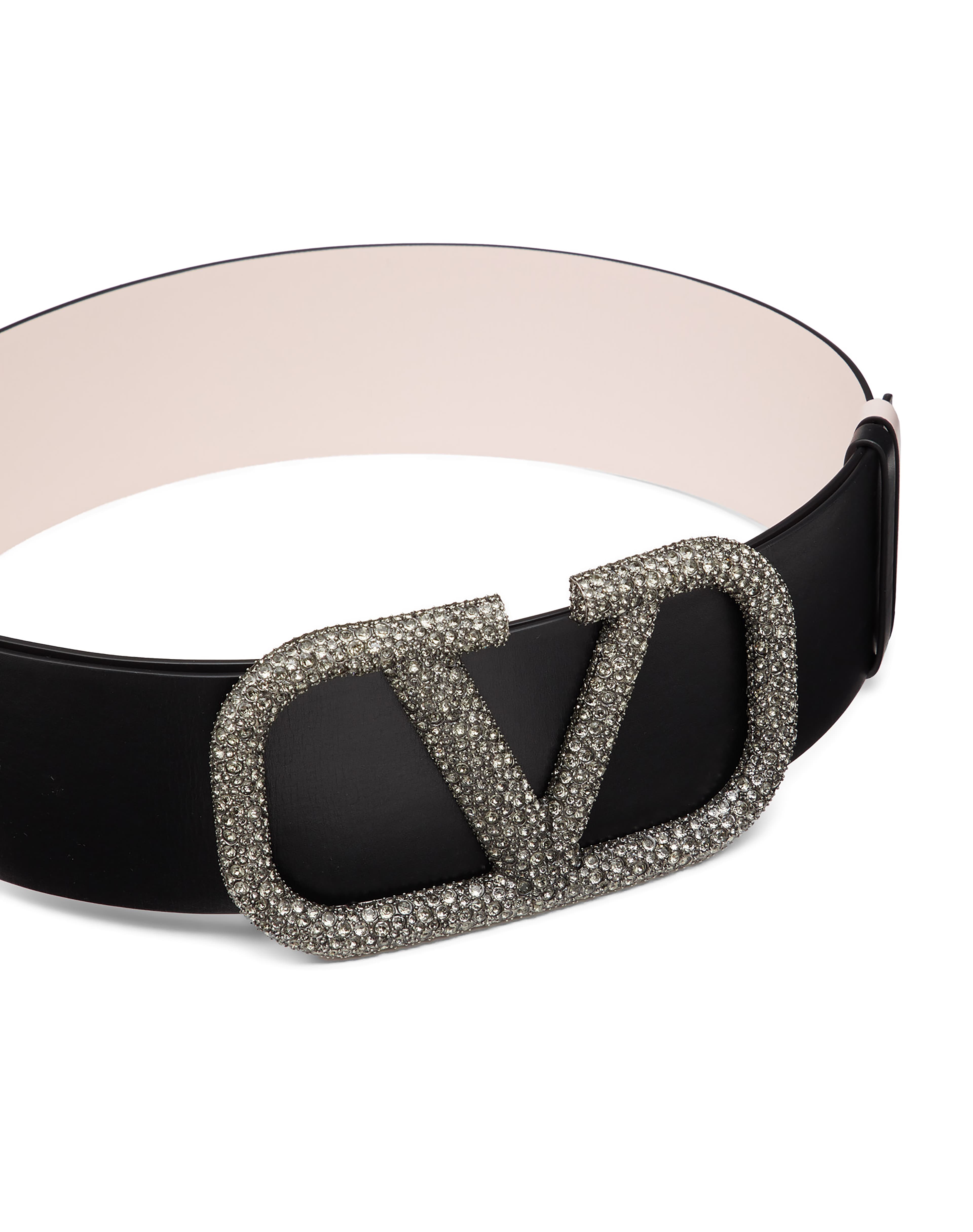 VLOGO腰帶。NT$63,500(VALENTINO提供)