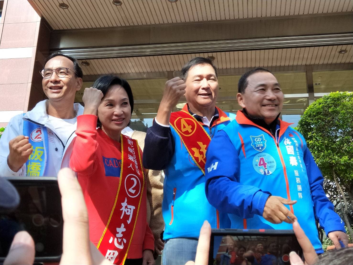 新北市長侯友宜今早與朱立倫一同,為柯志恩、林國春輔選拉票。(翻攝畫面)