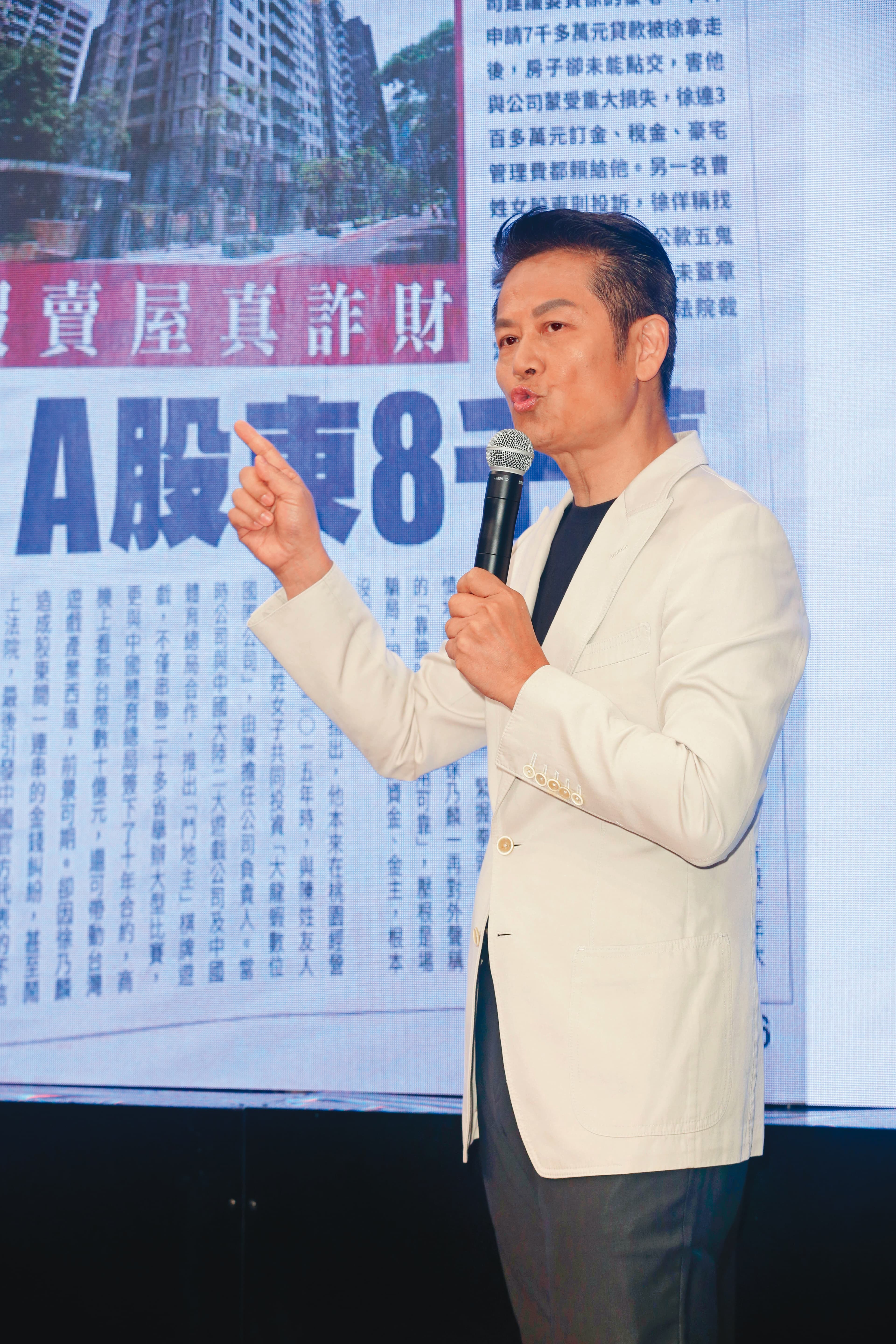 徐乃麟去年官司纏身,還求神問卜想改運,手上也只剩二節目。