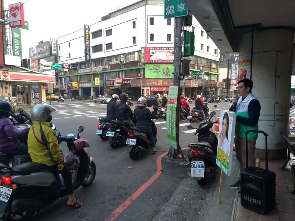 綠黨邀美女名醫鄧惠文擔任不分區首席,王浩宇期待以鄧的高知名度拉抬選情,惜仍未達到3%目標。