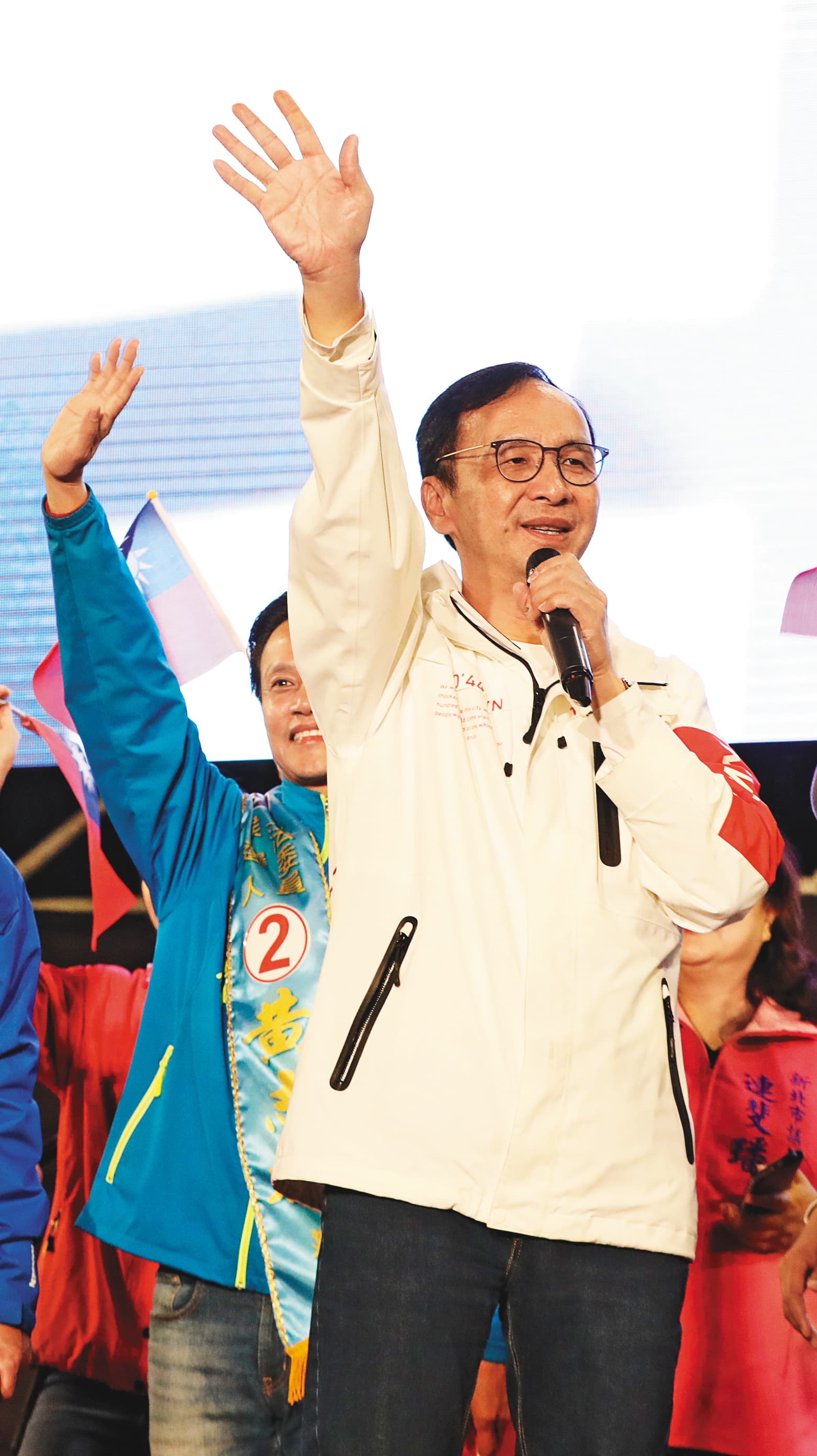 朱立倫接下韓國瑜全國競總主委後,不僅協調地方整合,也擔起母雞角色,儼然已是實質黨主席。