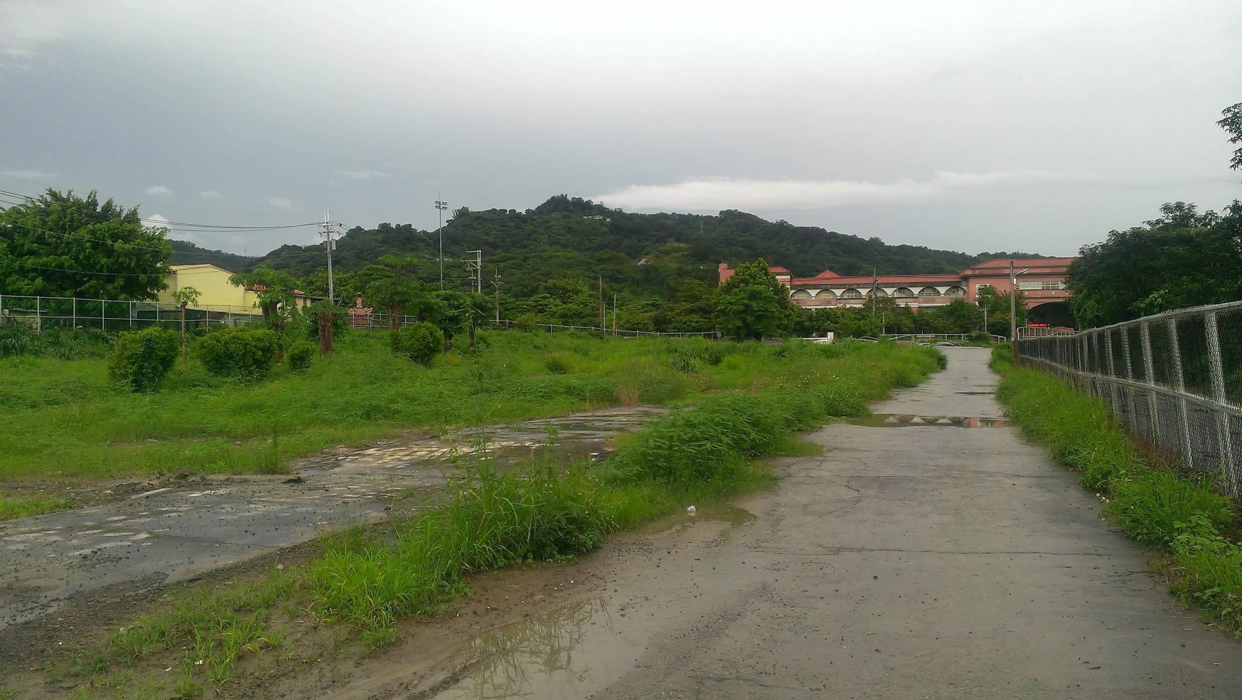 位於台中霧峰的中台灣影視基地原本為文教用地,並利用荒廢的台影文化城舊址重新整建。(台中市政府新聞局提供)