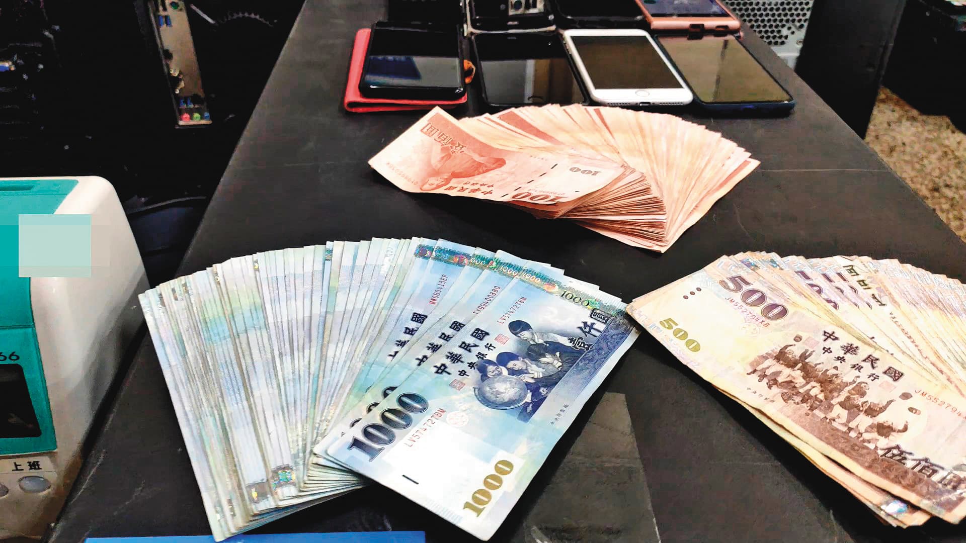 警方最近一波掃蕩賭博專案,共查扣近9百萬元賭金。(刑事局提供)