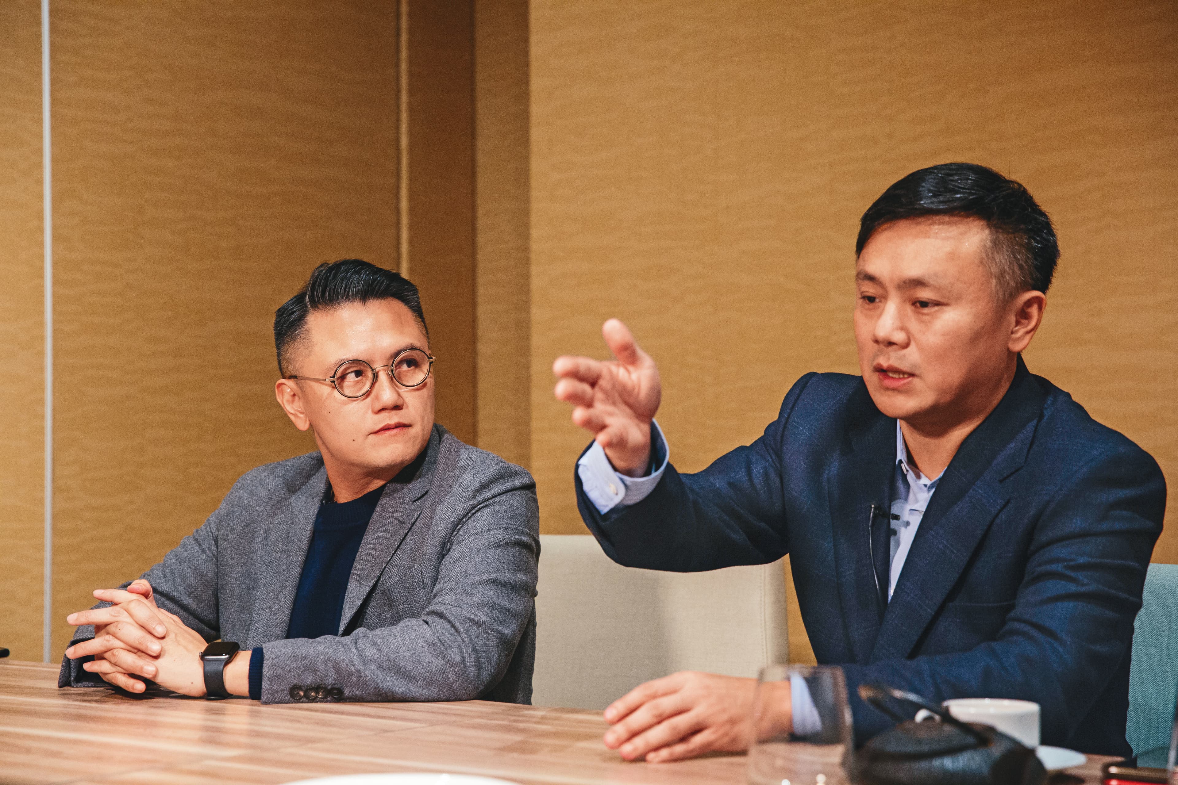 董俊毅(右)、邱泰翰(左)重視財務透明度,最忌投資電影淪為做愛心。