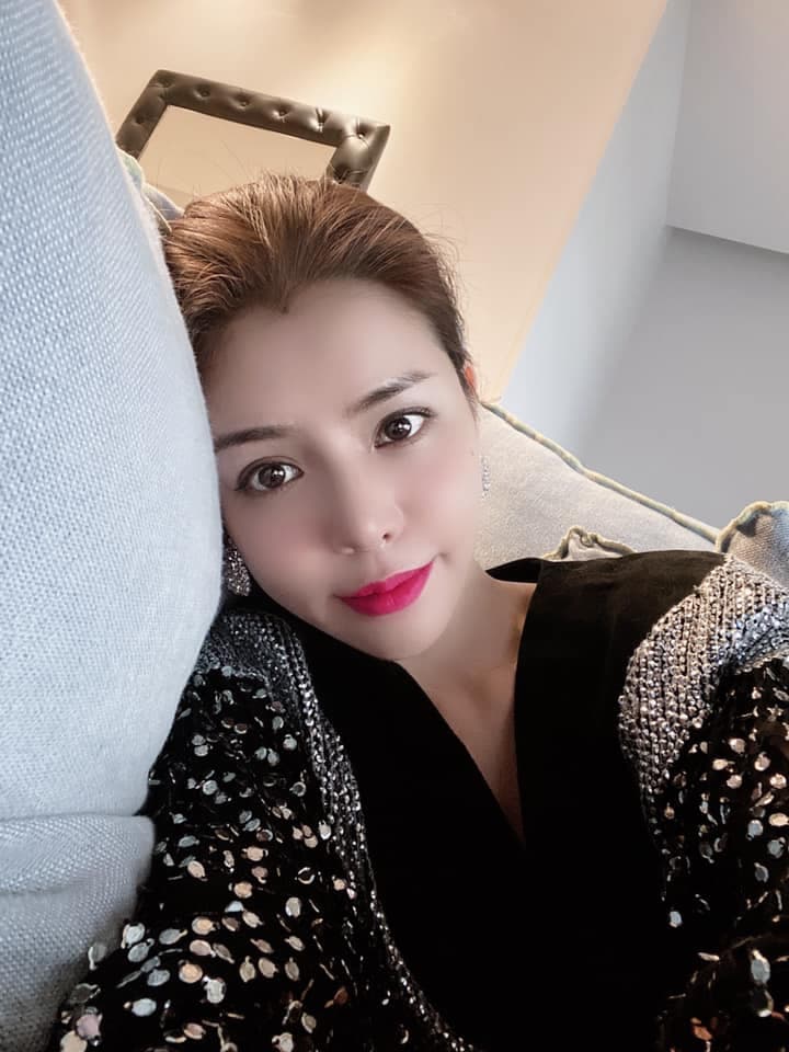 李毓芬整形變臉的消息不斷,許多部位都被懷疑動過手腳。(翻攝自李毓芬臉書)