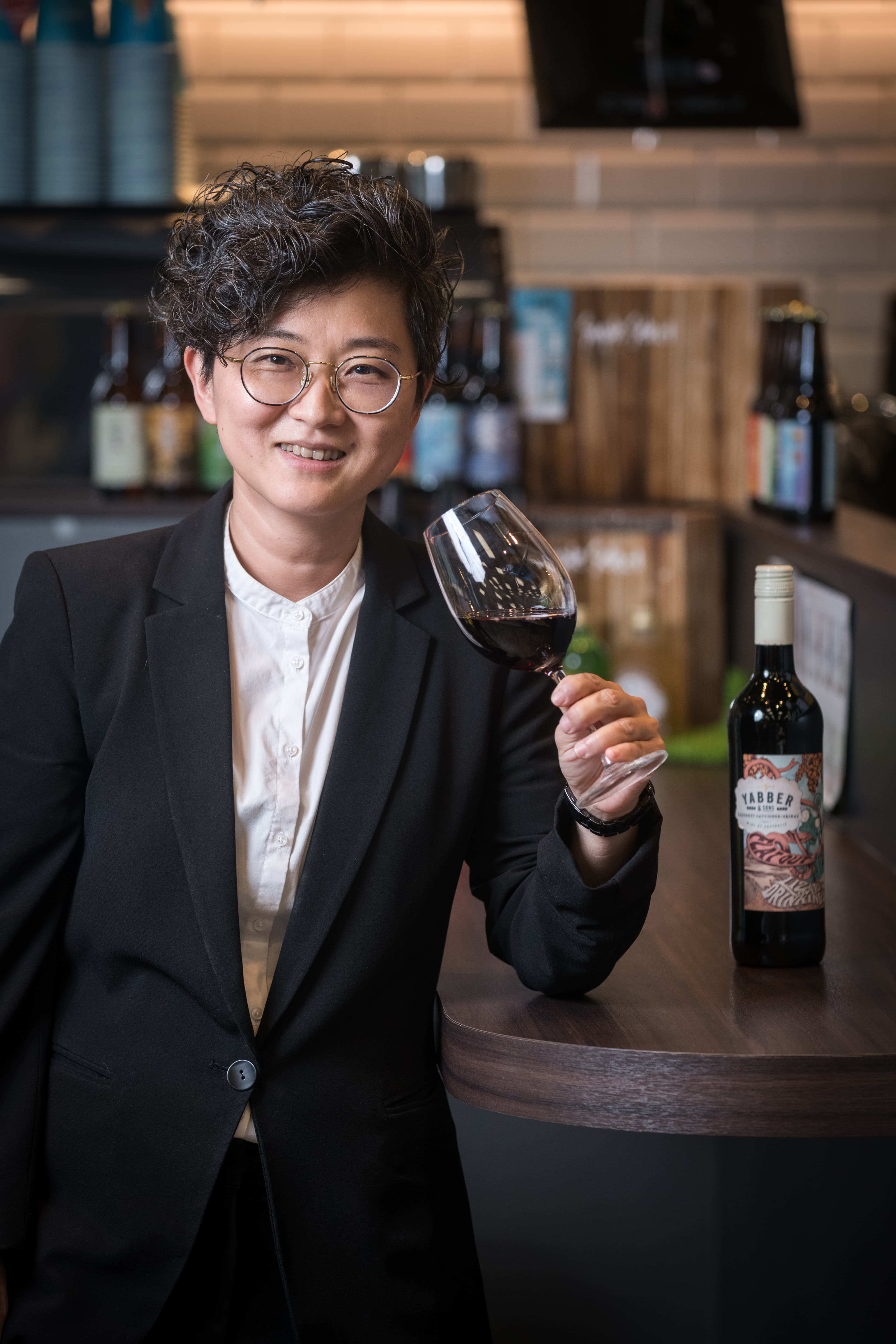 李亞男(Kim)擁有多項國際葡萄酒認證資格,對啤酒、日本酒也頗有涉獵。