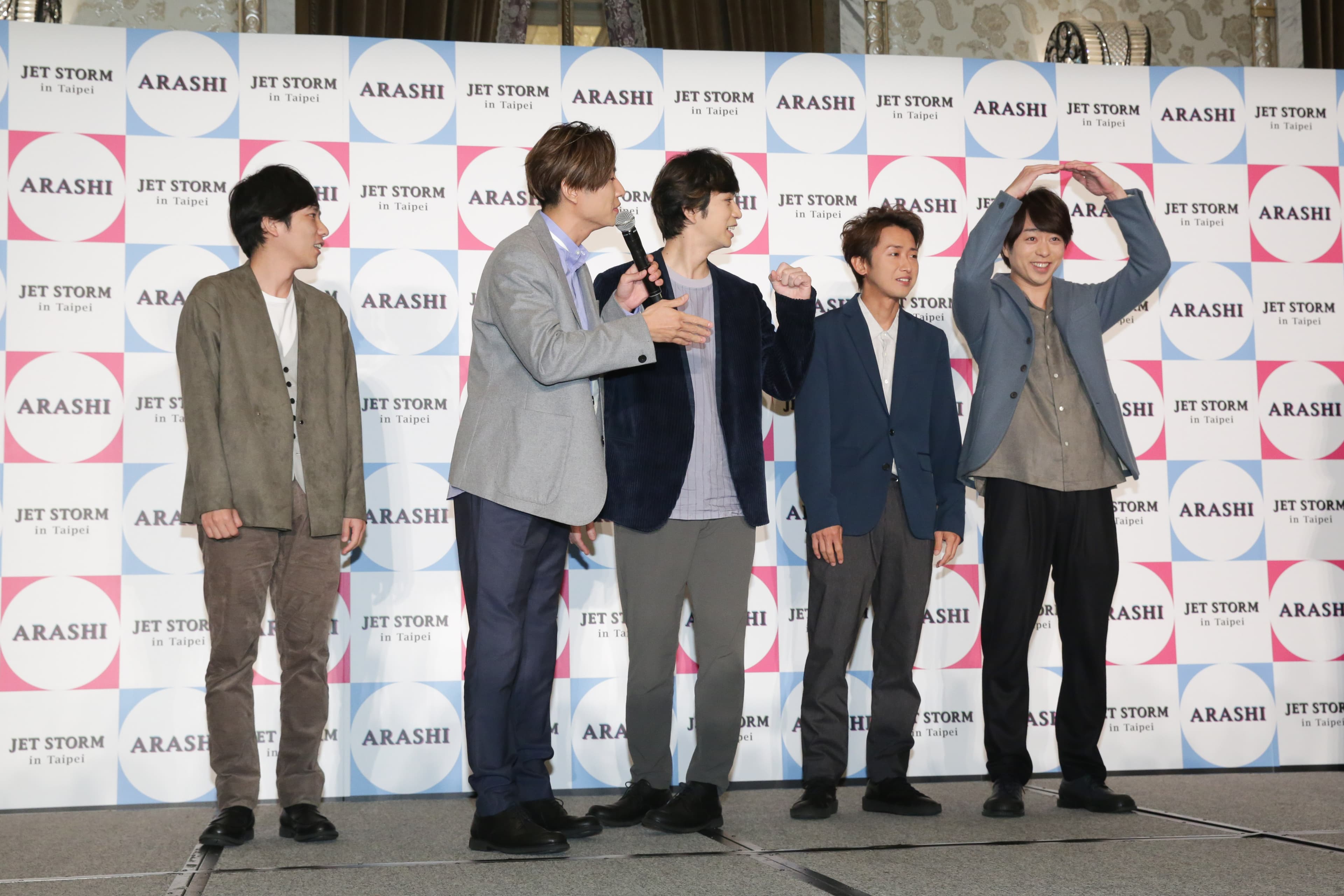 繼二宮和也(左一)結婚,日本傑尼斯男團ARASHI嵐成員櫻井翔(右一)也將步入家庭。