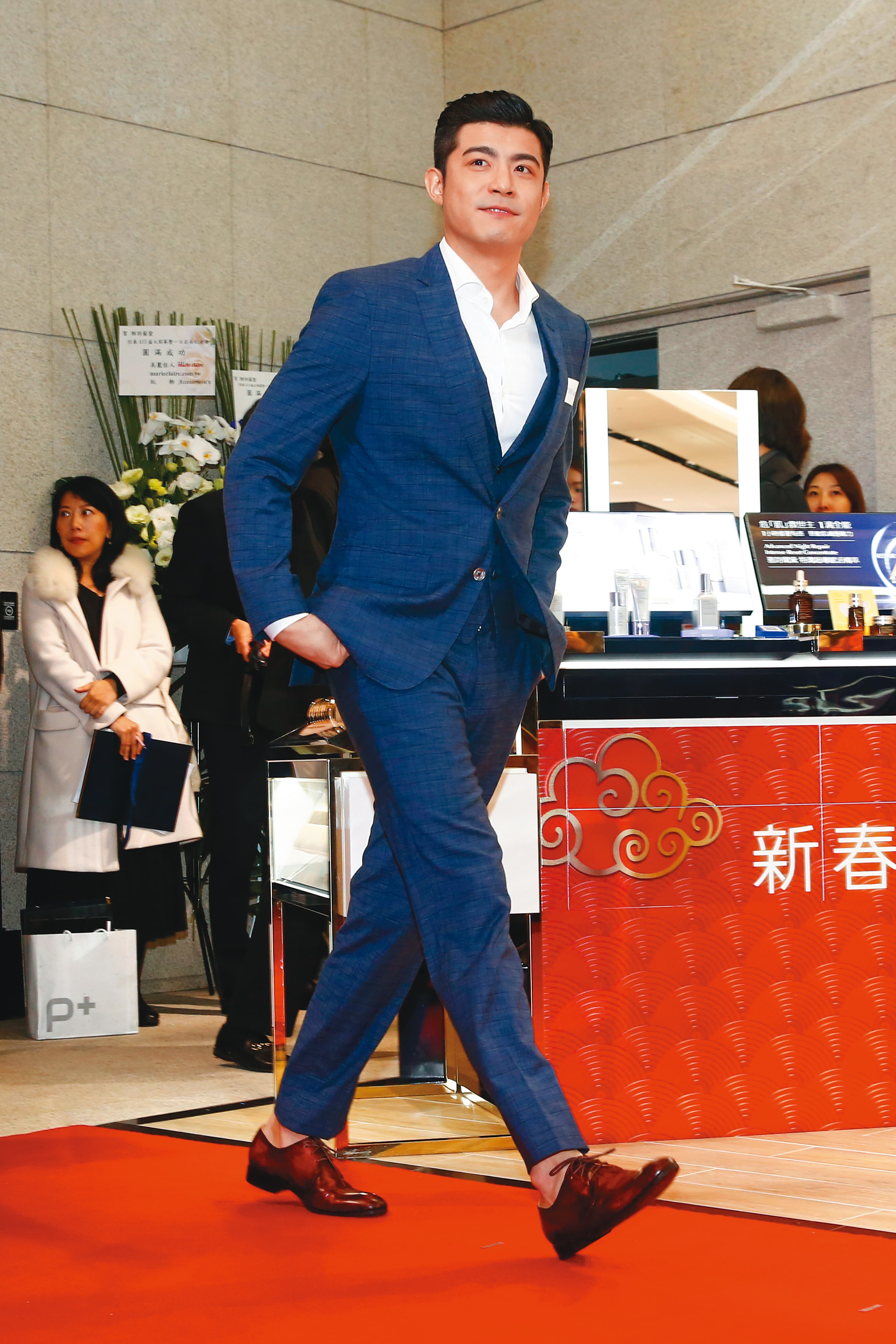 王柏傑9年共計經手9女星,而且神奇的是,現在那些女星都過得頗幸福,對此他曾回應:「這可以當作一個生意耶!想結婚的人,給點錢跟我一起被拍,就能有好姻緣。」如今自己則換吃網拍正妹。