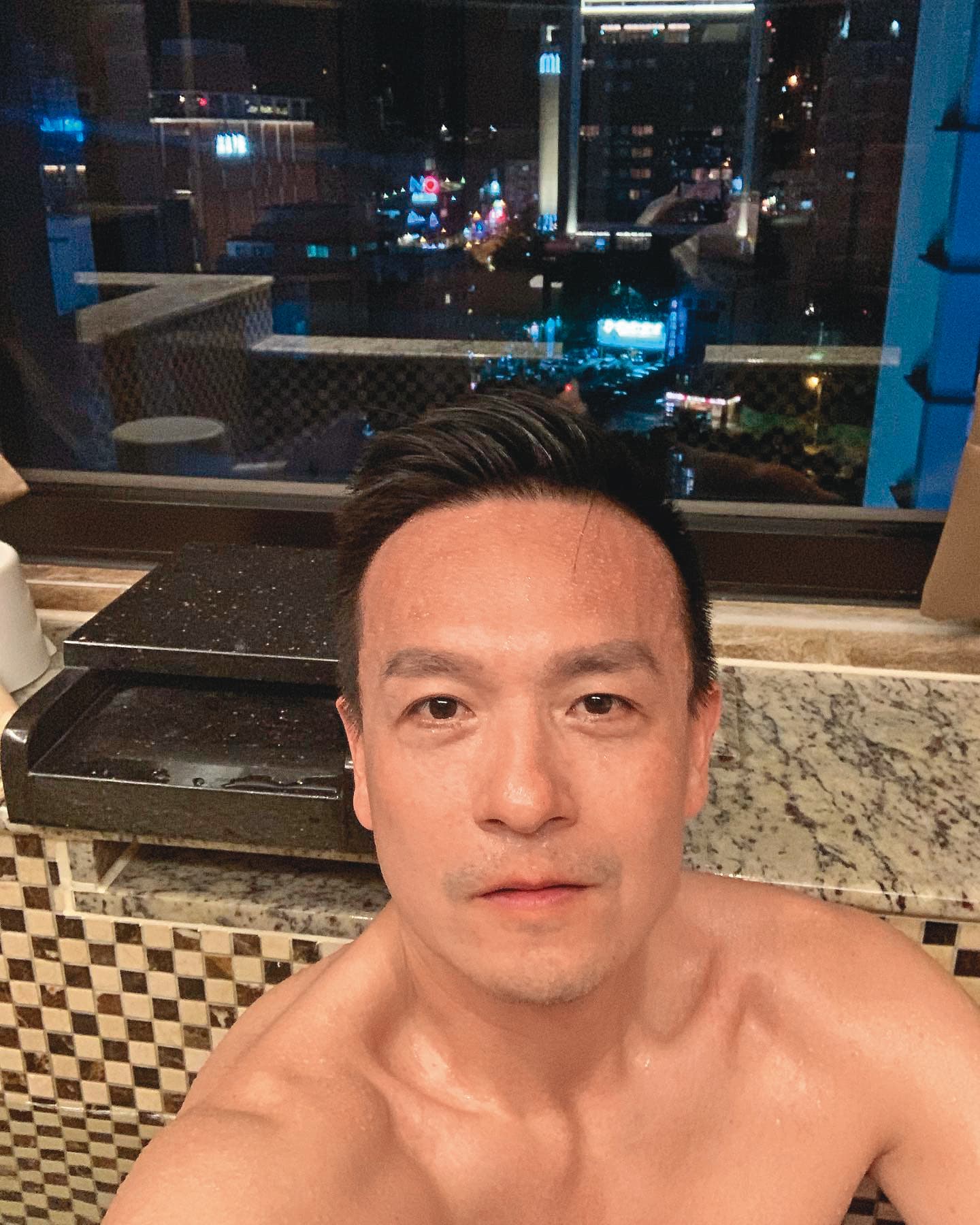小鐘的前女友季芹、王怡仁成婚,茵芙則是結了又離。(翻攝小鐘臉書)