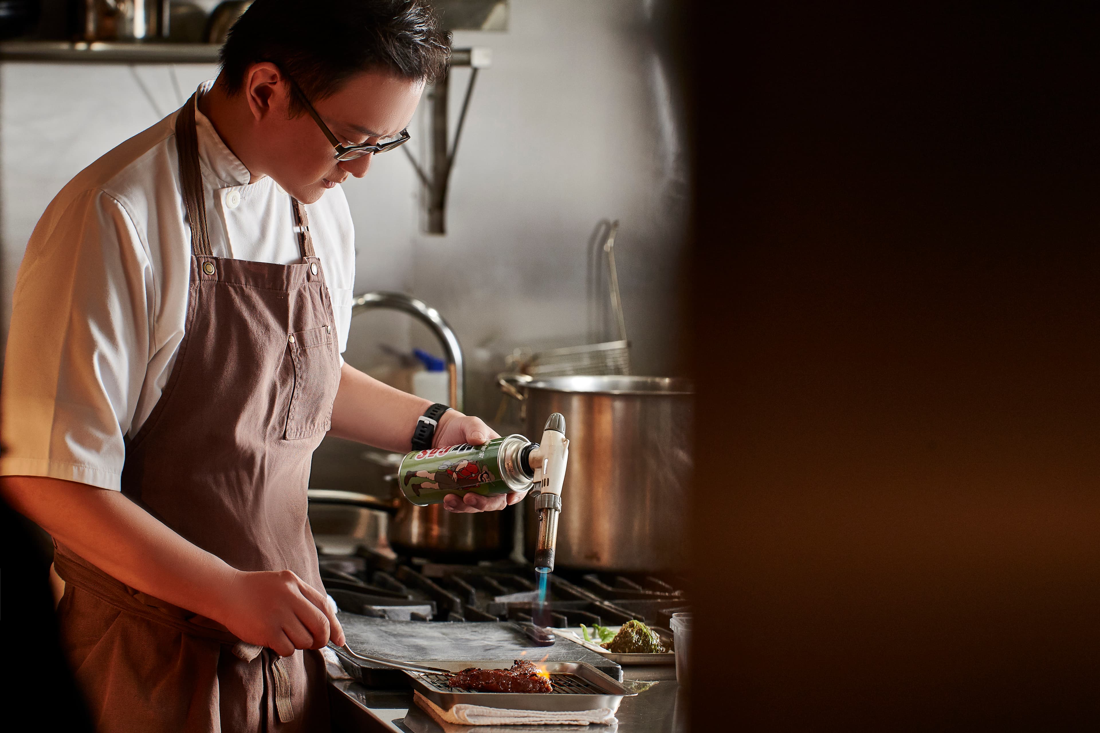 雖然一直在Fine dining的餐廳中工作,但山男開居酒屋卻只想走平易近人的路線,「因為我想常常見到我的客人」王一山笑著說。
