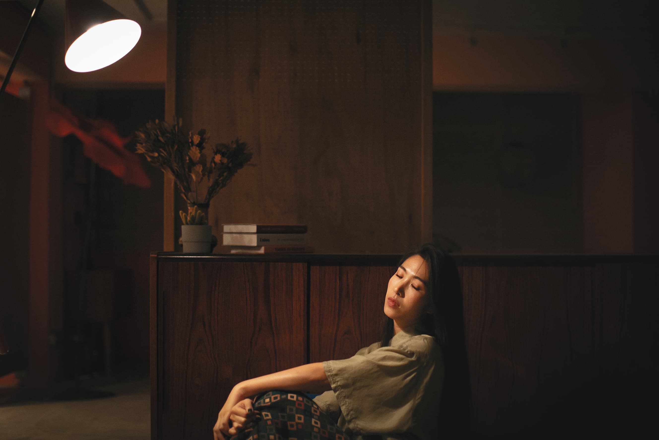 音樂裡的瘋狂會帶給她興奮的感覺， 在王若琳略成熟且古典的外表下， 根本就藏著一個幼稚又瘋狂的靈魂。