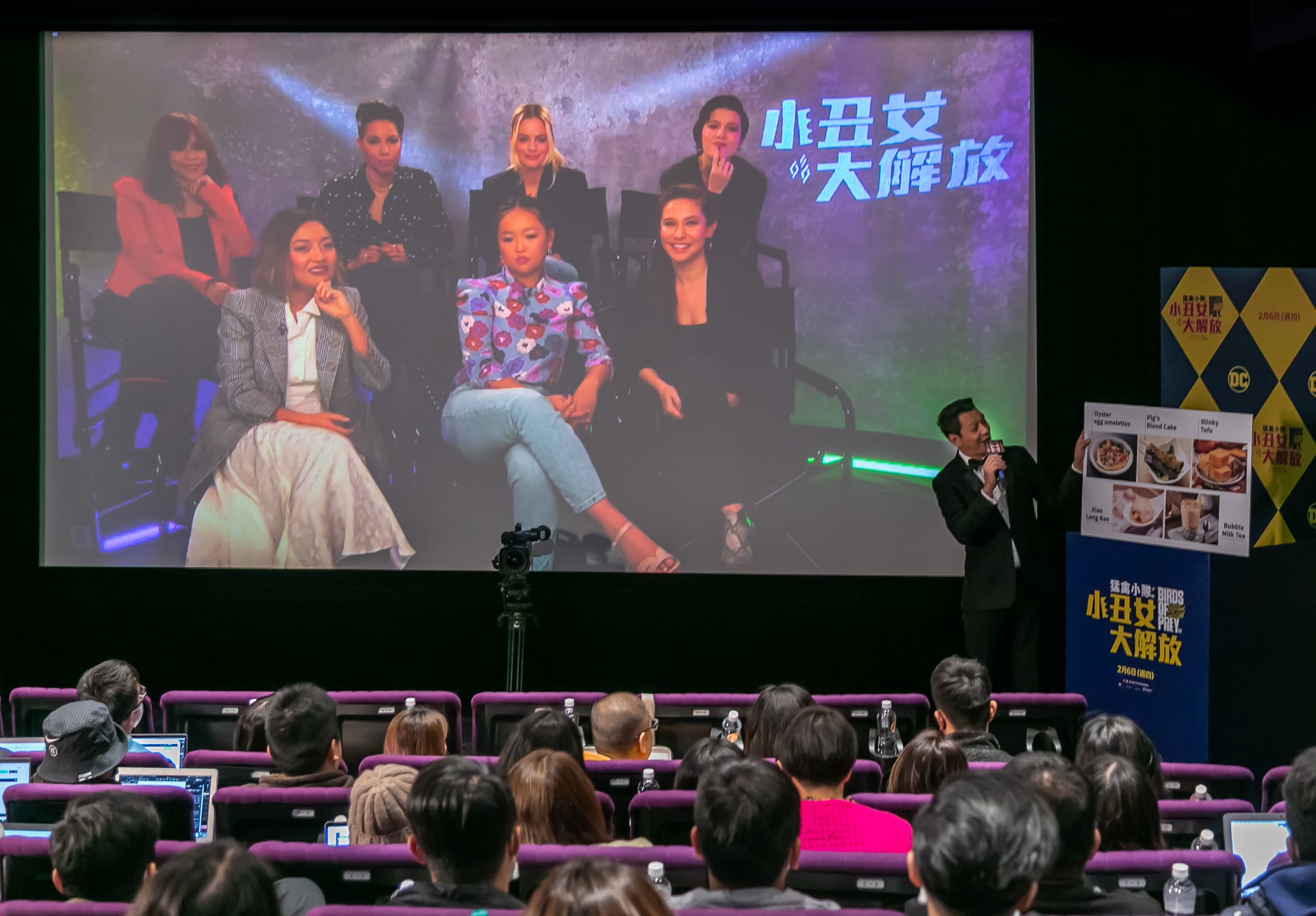 《猛禽小隊》導演閻羽茜(前排左起)、艾拉潔巴斯科、編劇Christina Hodson,以及蘿西培瑞茲(後排左起)、朱妮絲莫利特、瑪格羅比、瑪麗伊莉莎白文斯蒂德,與台灣媒體進行越洋訪問。(華納兄弟提供)
