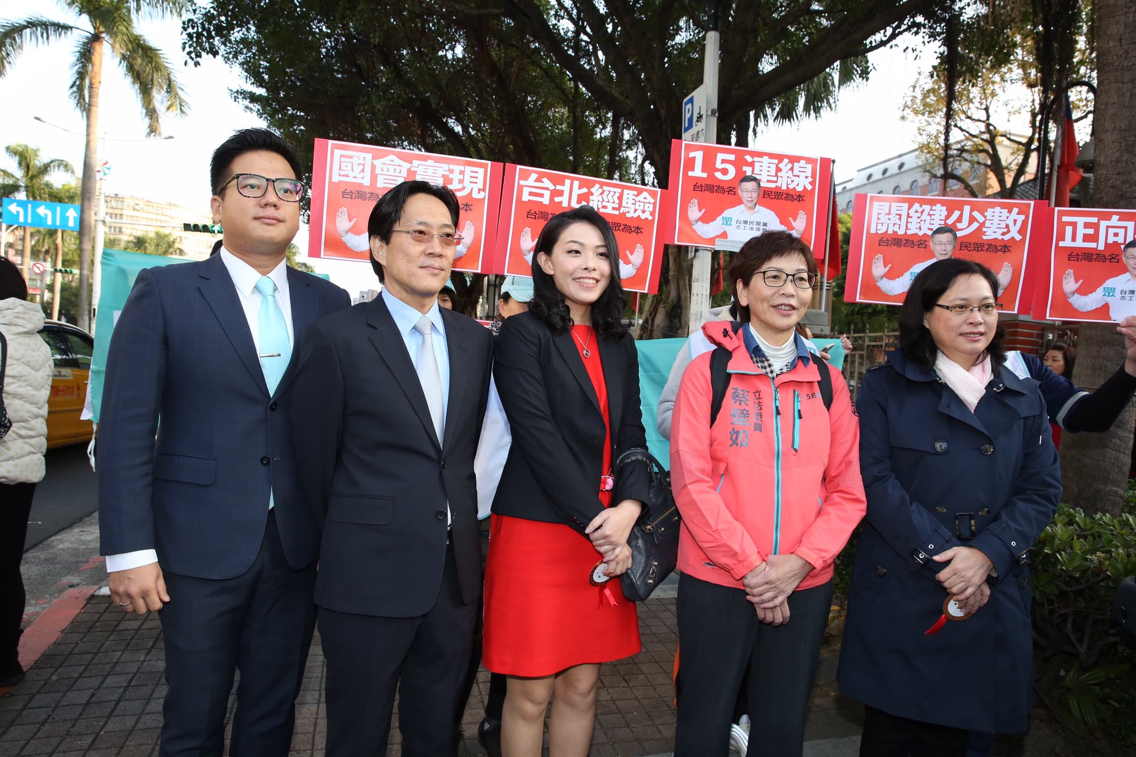 台灣民眾黨5位立委決議院長支持民進黨立委游錫堃,副院長則支持賴香伶(右1)。