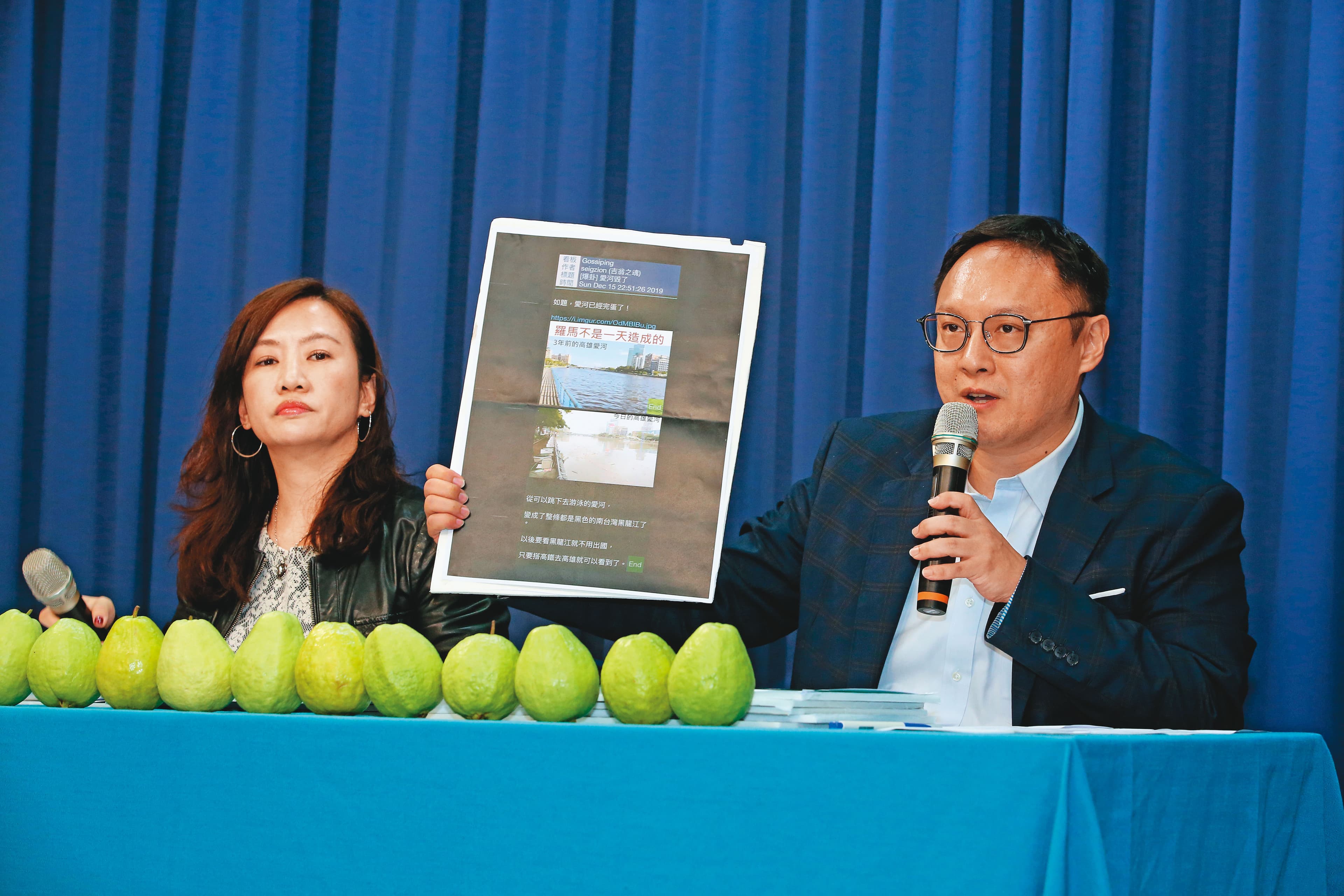 為降低罷韓聲浪,韓市府決定換掉屬「鷹派」的王淺秋(左)等政務官,改由論述能力強的鄭照新(右)掌新聞局,重塑市府形象。