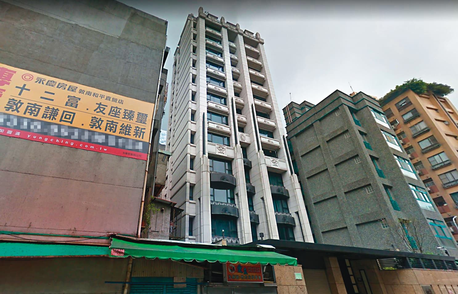 賴弘國和阿嬌婚後住在豪宅「十二富」,市價約新台幣6,000萬元。(翻攝自Google街景)