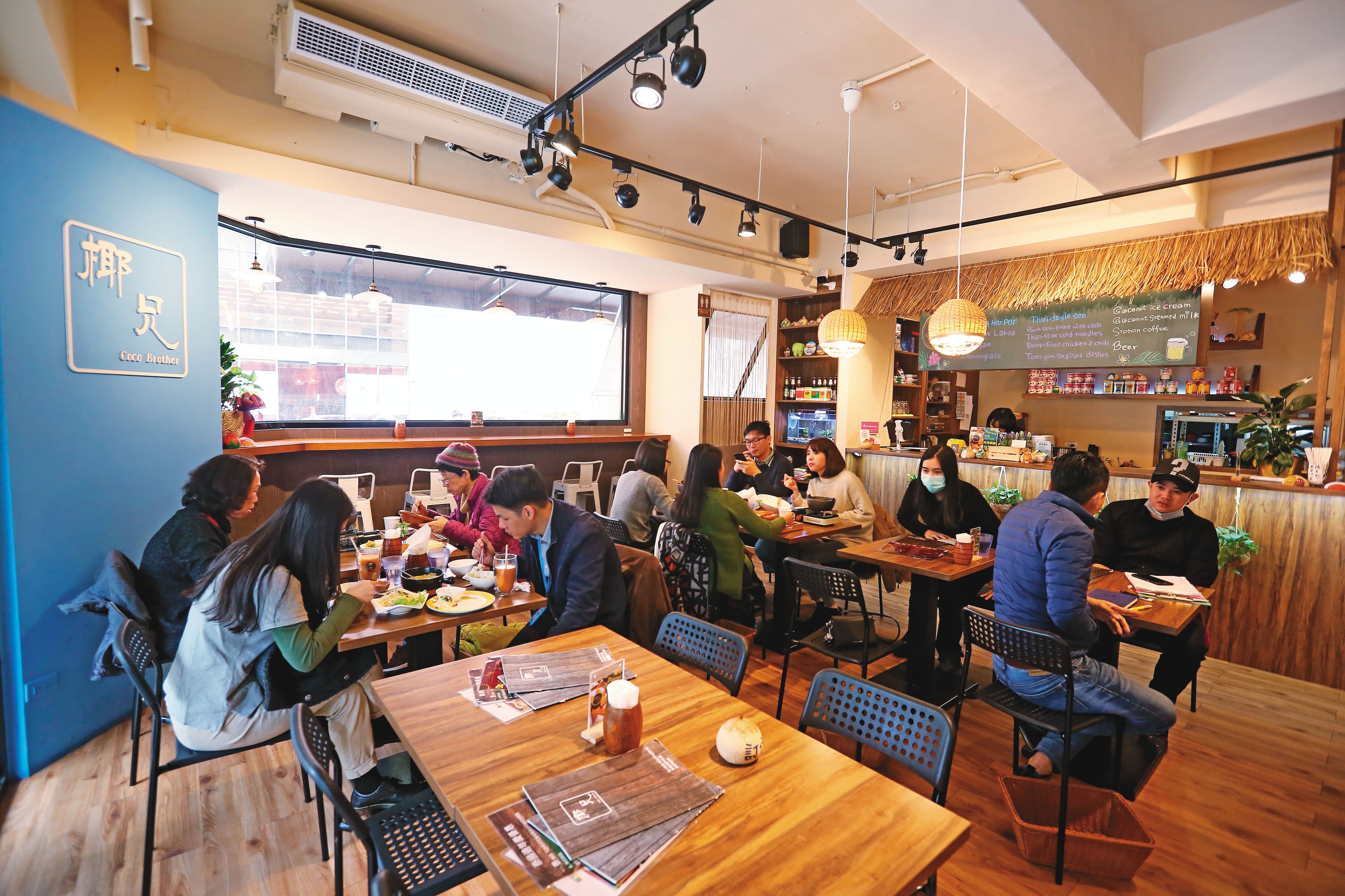 單人份的泰式定食切中市場需求,許博勳陸續在北市南京復興捷運站、內湖等上班族密集的精華地段開店。