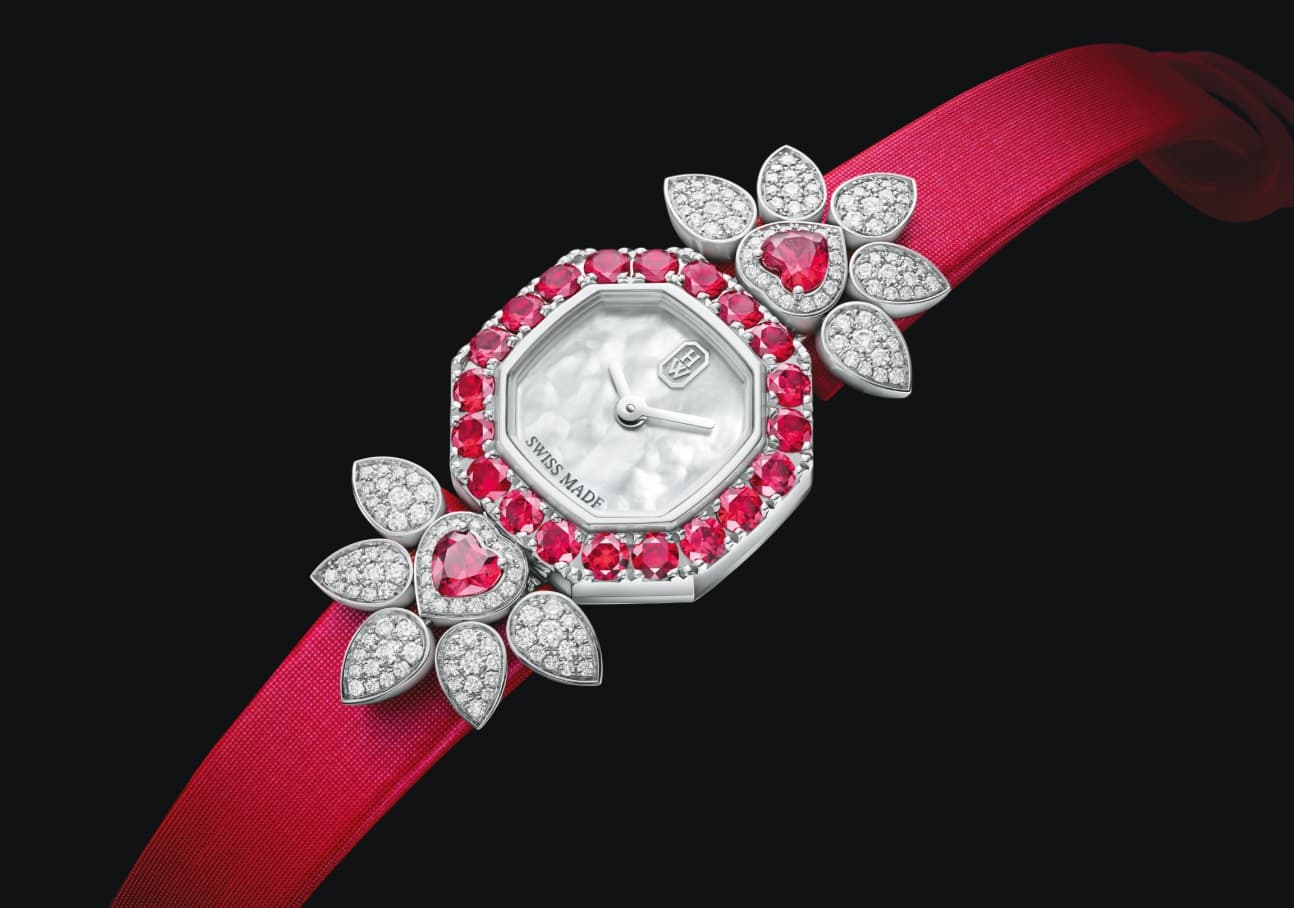 Precious Valentine's Day高級珠寶計時搭配紅色絲緞錶帶,價格未定。(海瑞溫斯頓提供)
