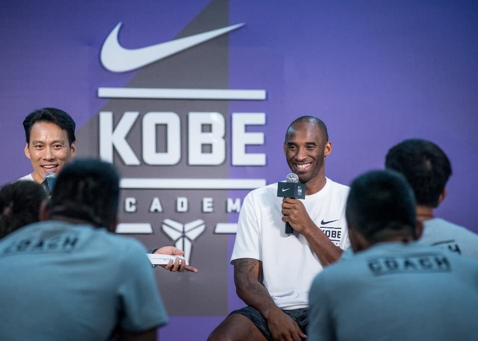 柯比布萊恩來台記者會由艾力克斯主持,2人也討論了很多孫子兵法。(Nike提供)