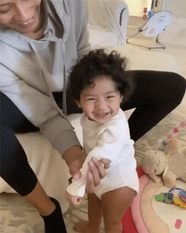 凡妮莎說小女兒長得很像二女兒吉安娜,也有像柯比的雙眼。(翻攝自Vanessa Bryant IG)