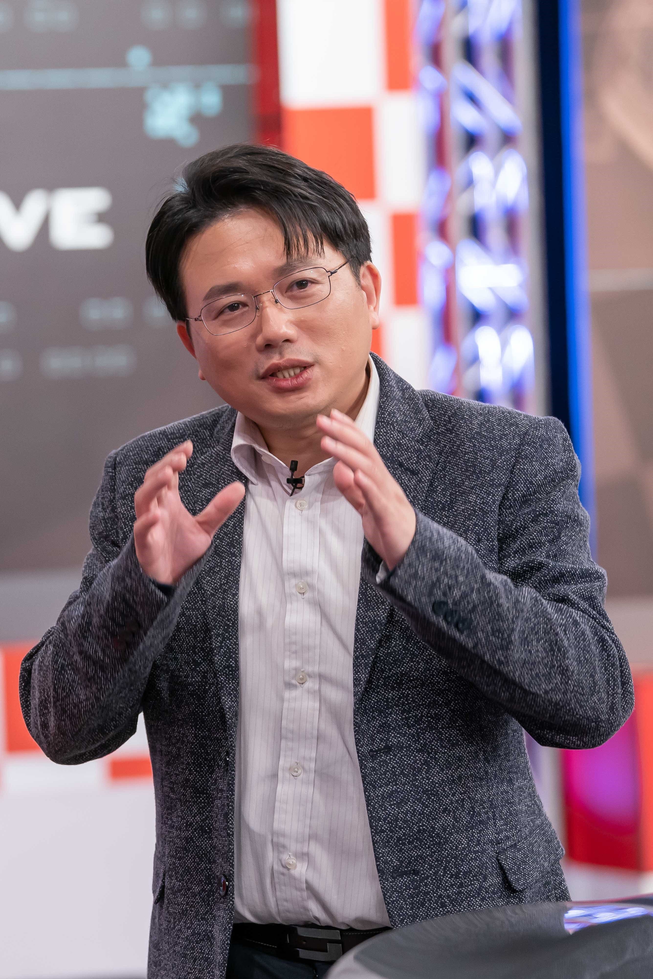 江坤俊自曝過年期間都在醫院忙防疫的事,體重不增反降。(TVBS提供)