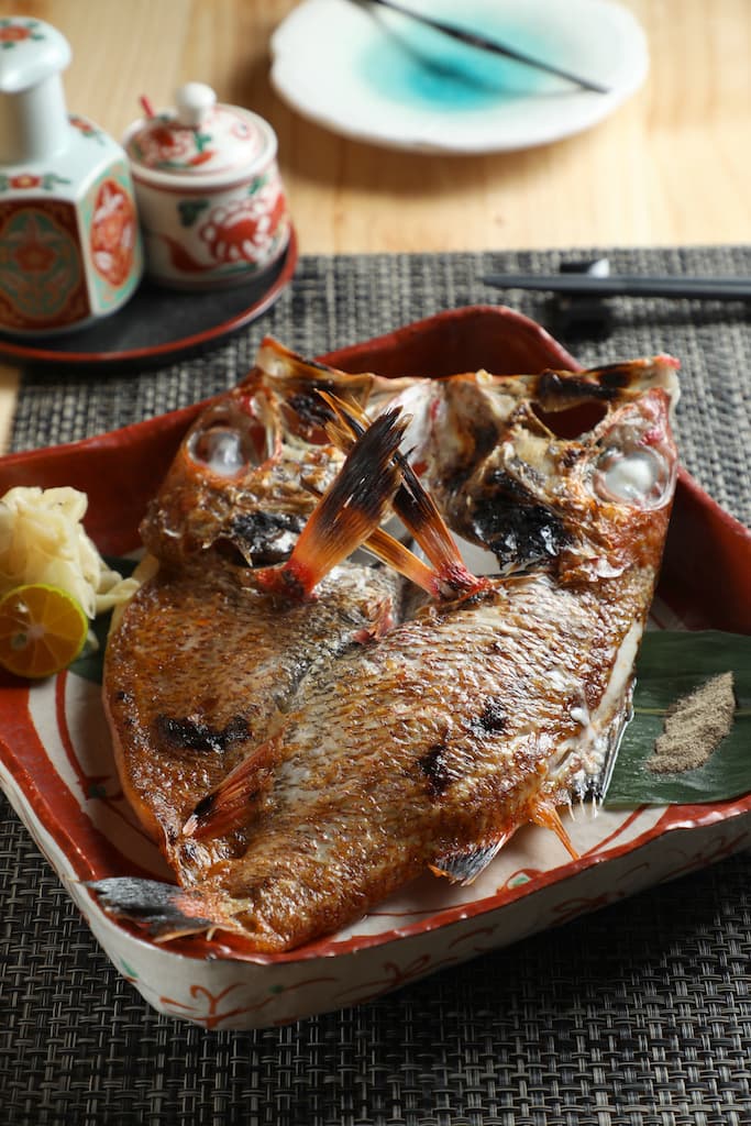 每日時魚「烤紅喉」，肥潤酥香。（時價，圖示為1,700元／份）