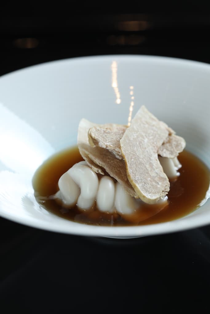 「鱈魚白子」細滑如豆腐質感。（9,800元套餐菜色）