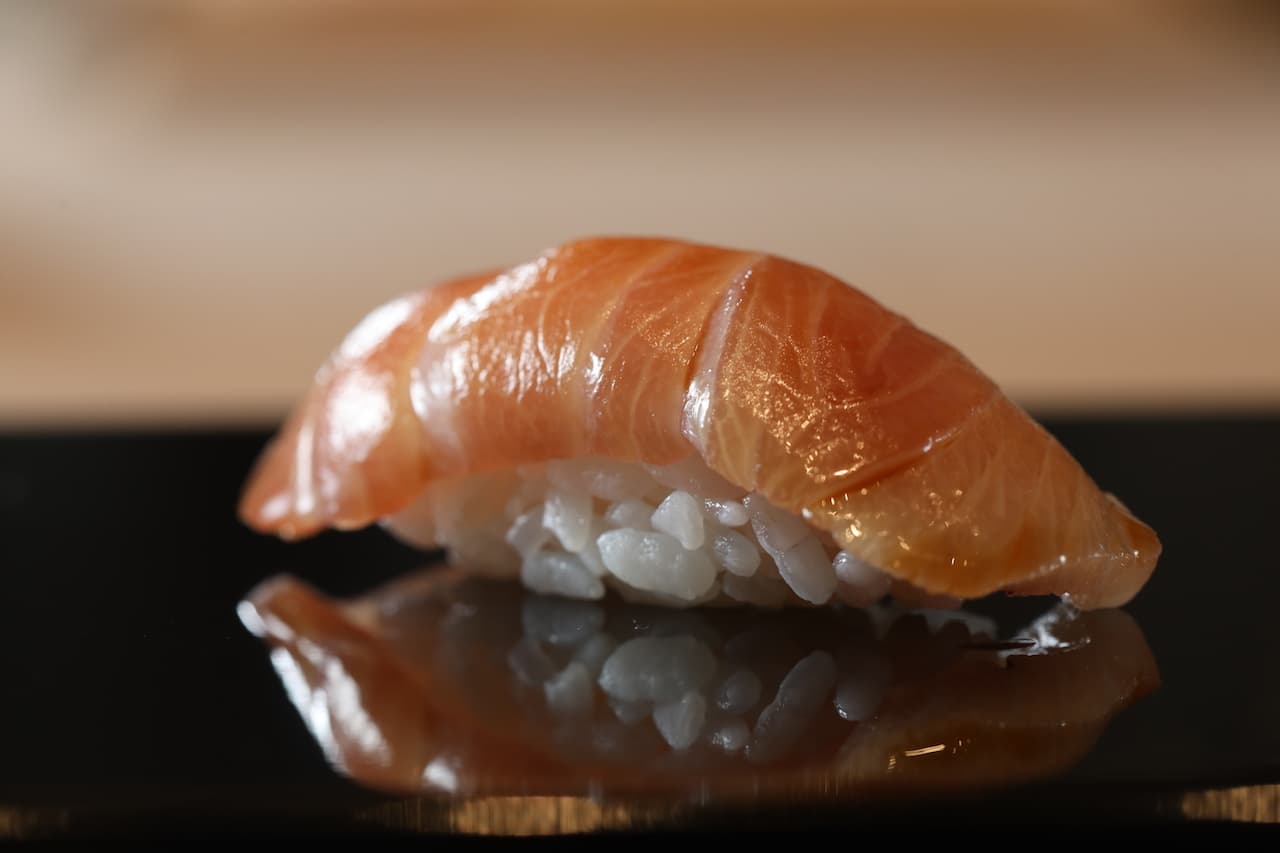 「鮪魚上腹」脂潤香滑。（9,800元套餐菜色）