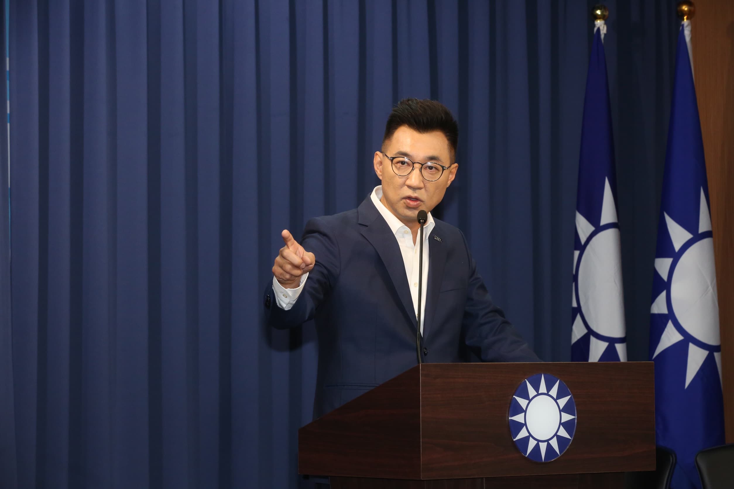 江啟臣主張黨應朝向「組織扁平化」,並走向「集體領導」模式。