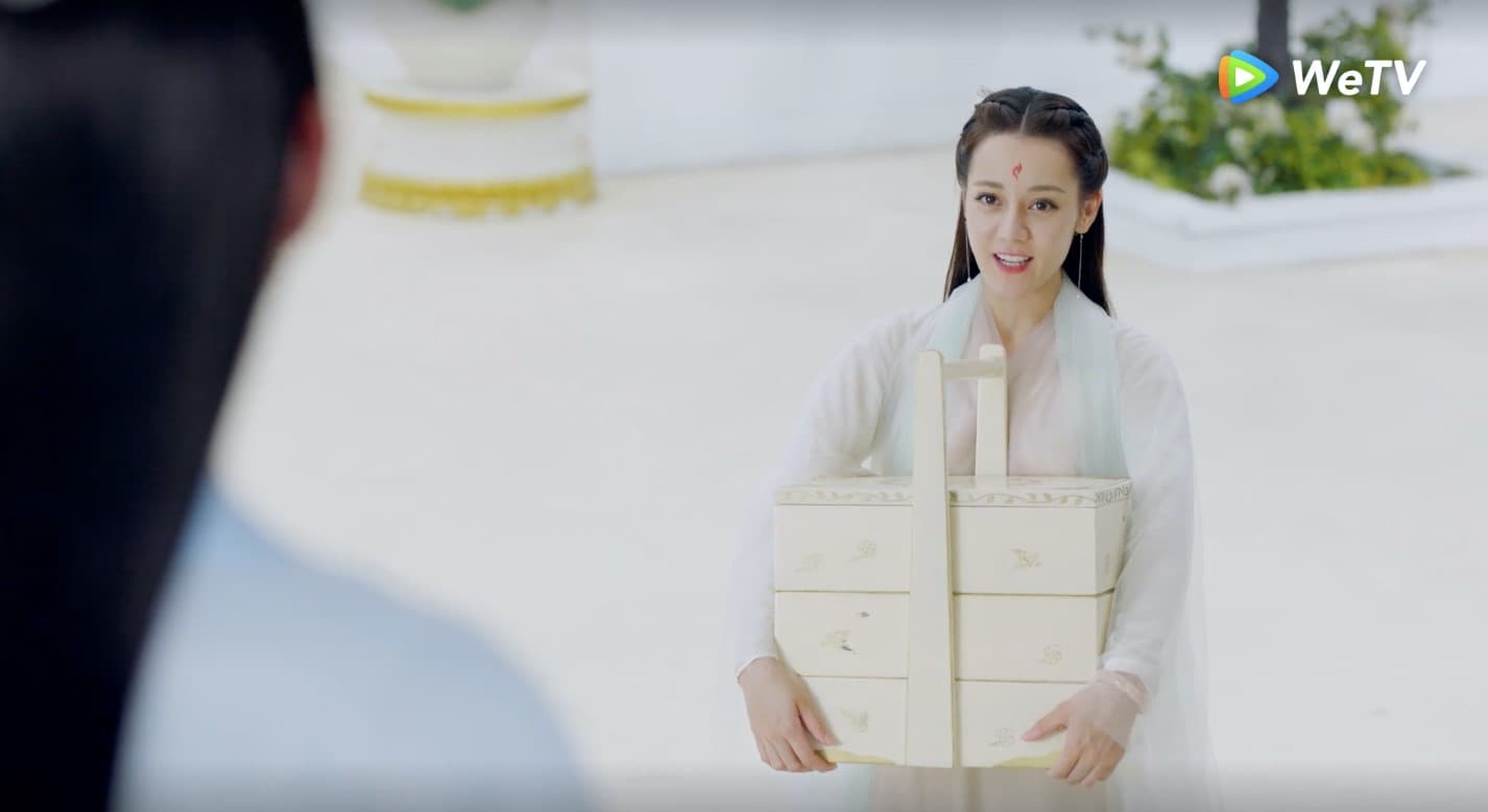 迪麗熱巴《三生三世枕上書》與相親男碰面。(WeTV提供)