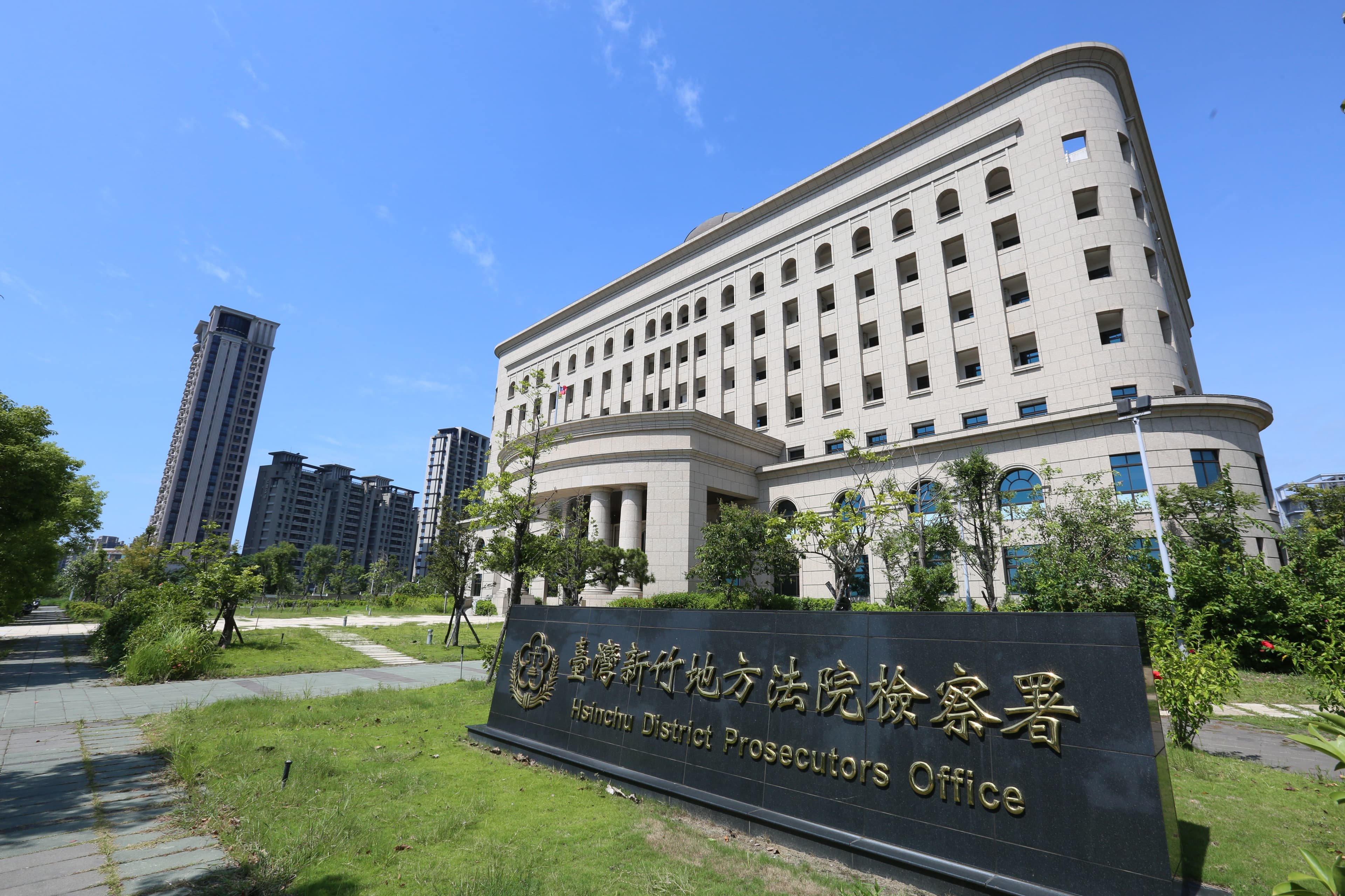 儘管劉男錄到妻子與小王車震呻吟聲，也取得老王、小王露鳥照，但新竹地檢署仍認定無法證明劉妻與這兩男性交，因此不予起訴。