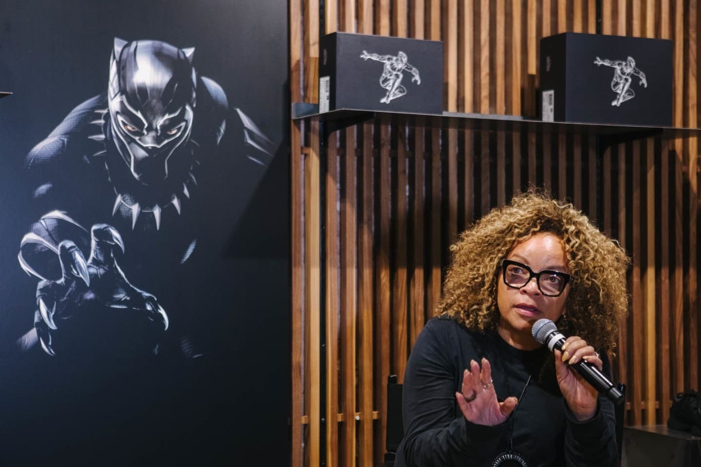 露絲E卡特(Ruth E. Carter)因《黑豹》成為首位獲奧斯卡最佳服裝設計獎。(翻攝自thefader.com)