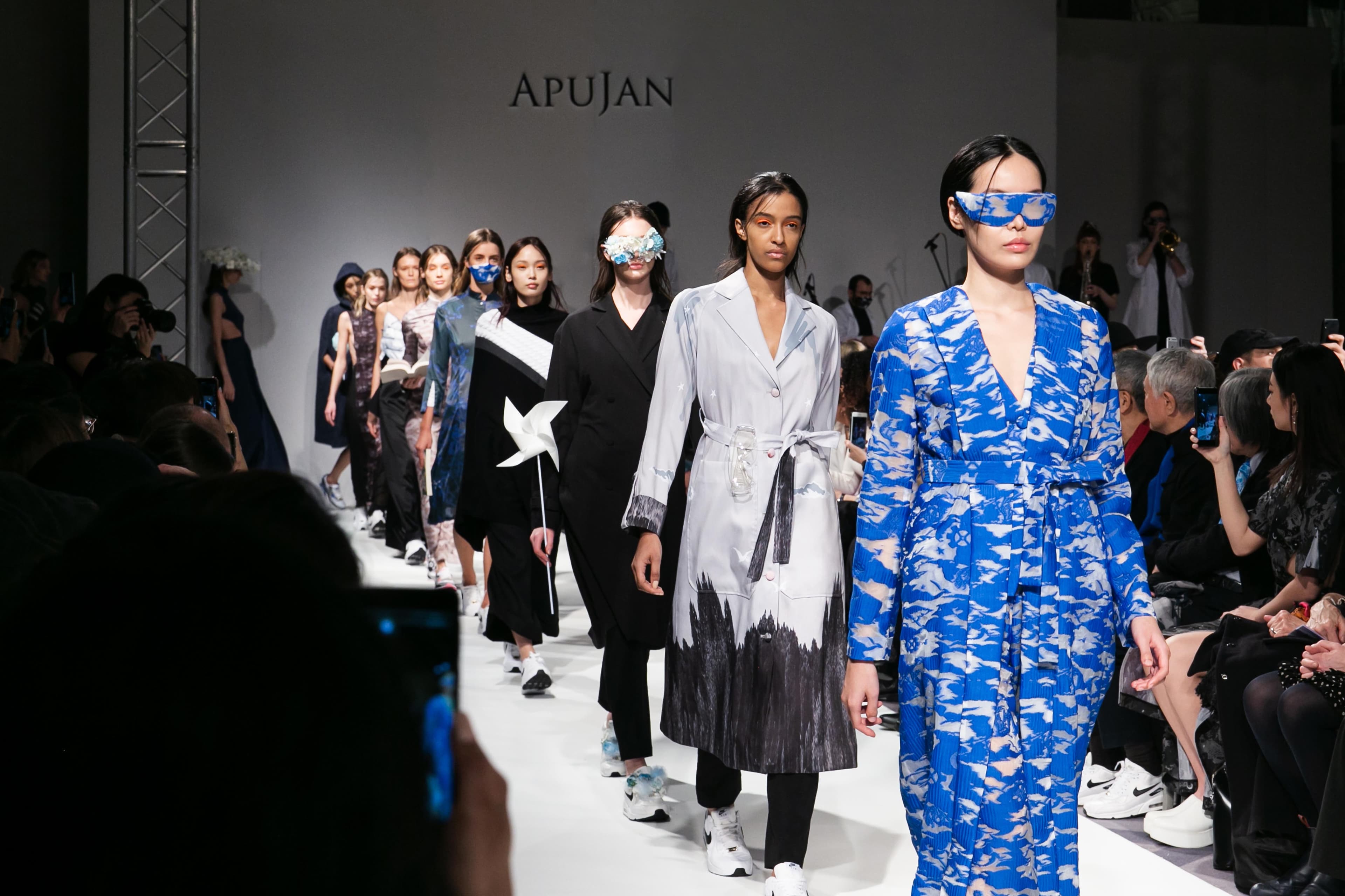 「雲的製造所」結合復古與科幻。(APUJAN提供)