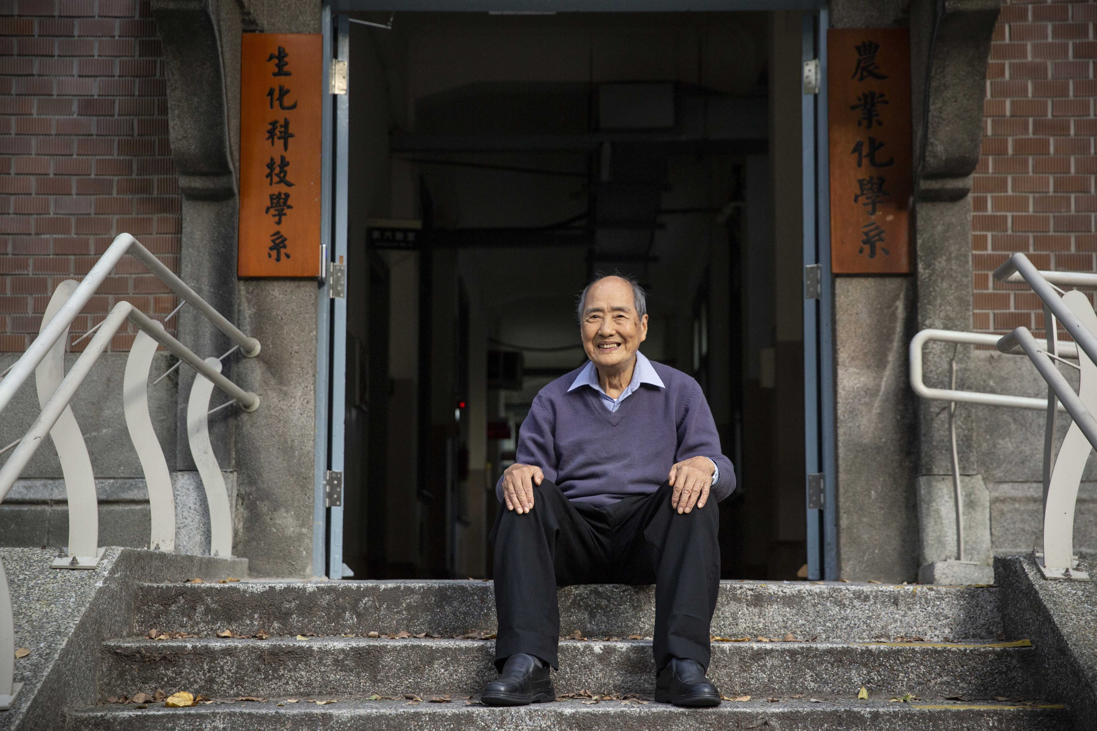 張則周是農業學者,但對哲學和社會科學也充滿興趣。