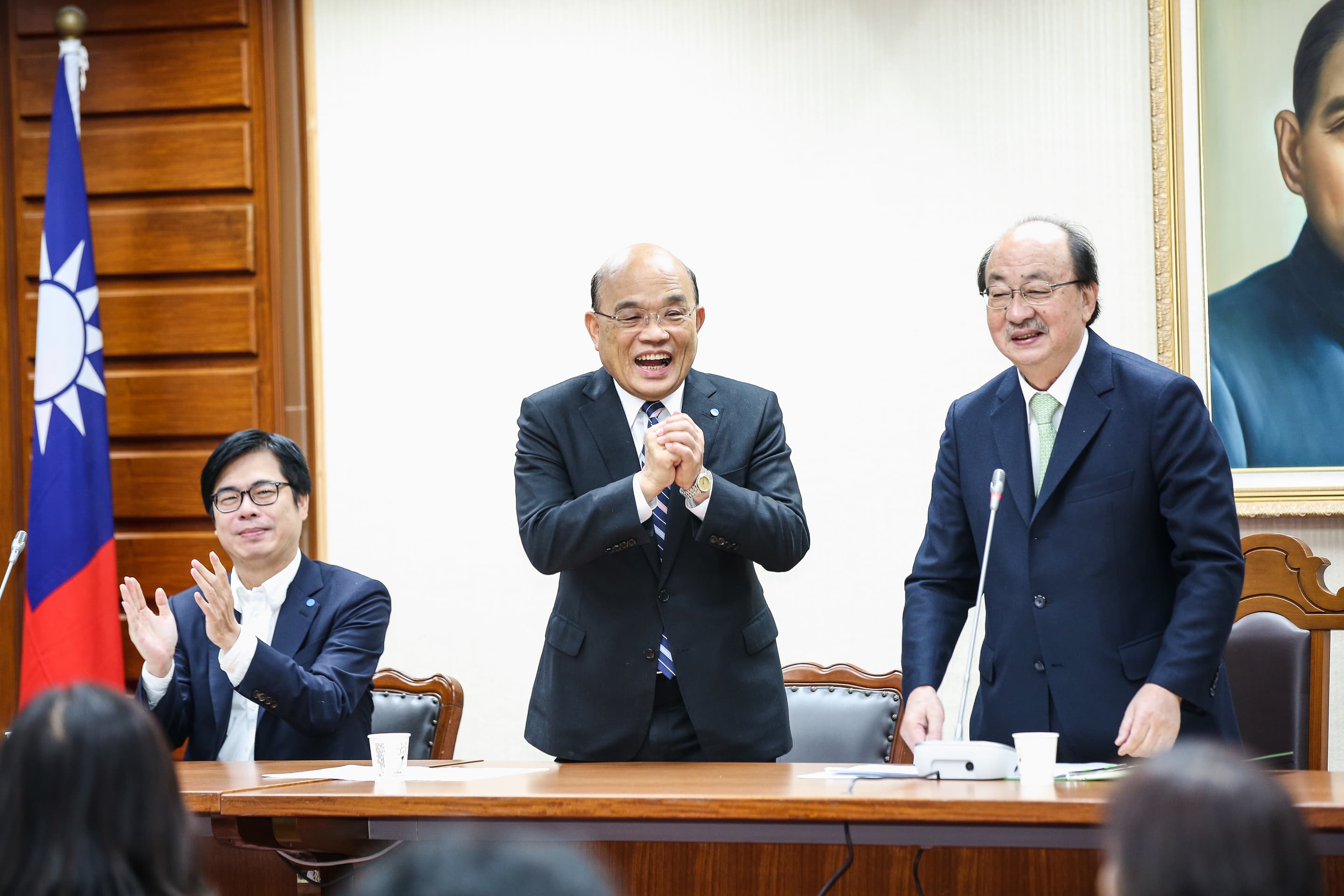 行政院長蘇貞昌拜會立法院民進黨團。