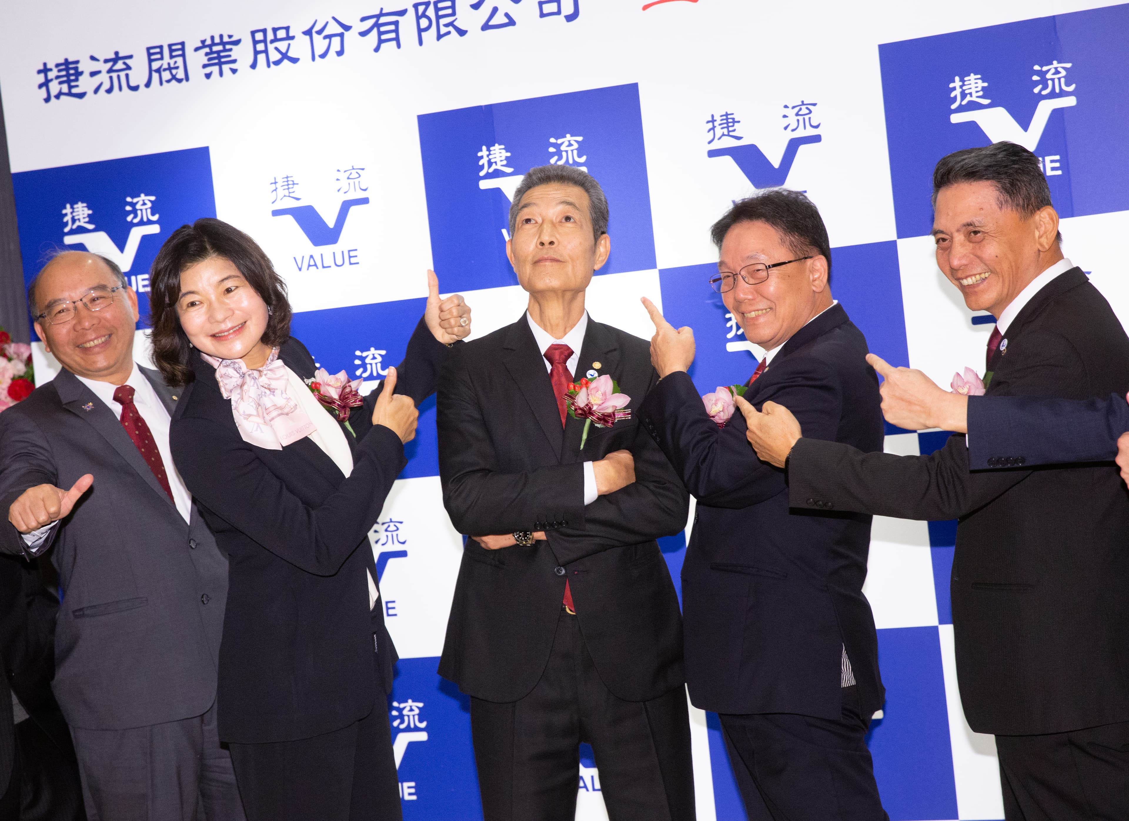 錢佩玲(左起)、楊大中、陳斌超、陳宗曉分工合作,40年深厚革命情感,累積絕佳默契。