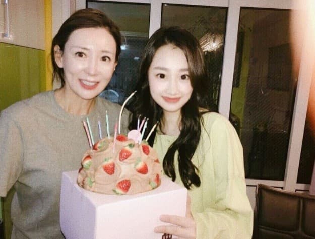李尚雅與女兒尹瑞珍的感情相當要好。(翻攝尹瑞珍IG)