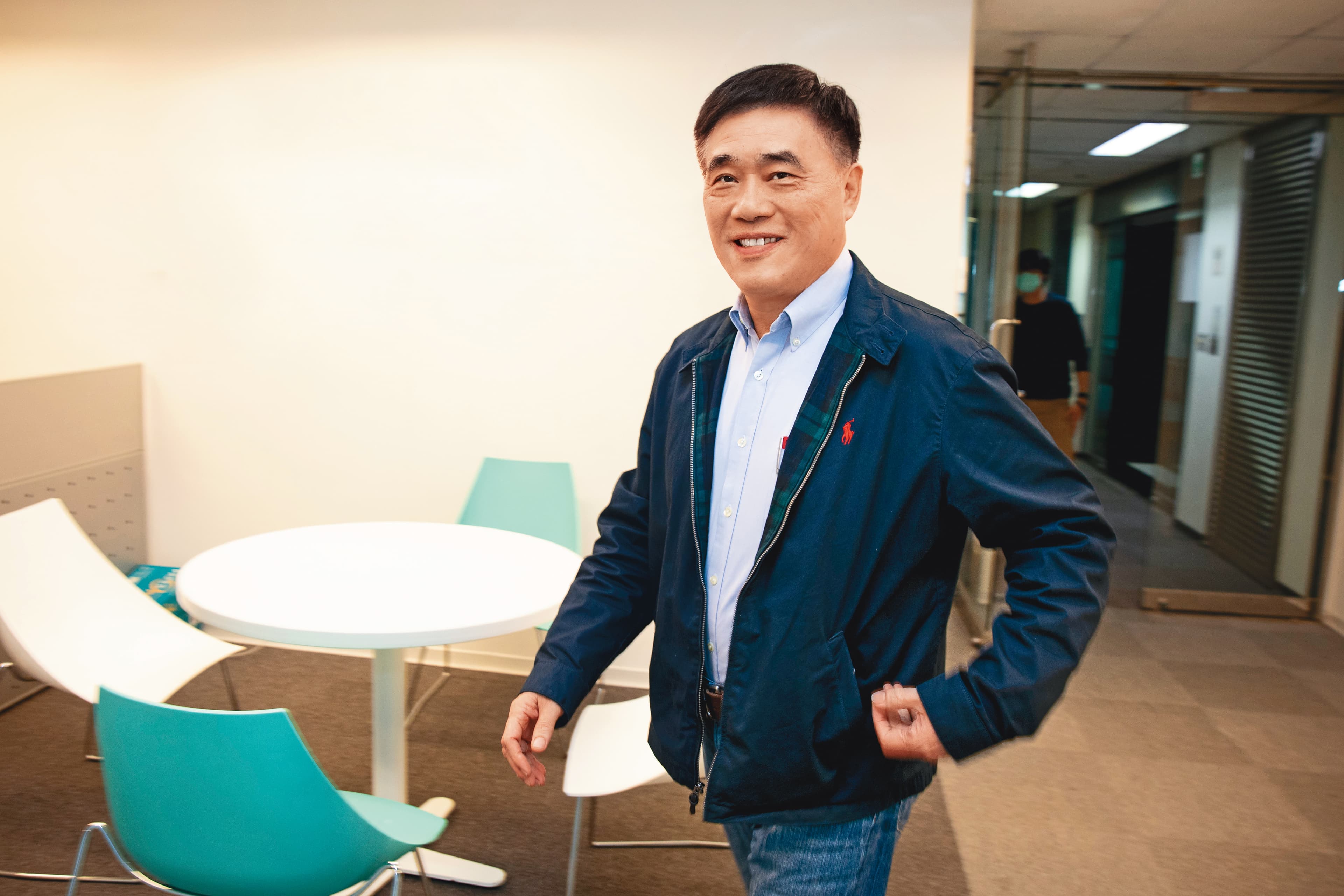 對於國民黨改革,郝龍斌接受本刊專訪時喊出「砍掉重練」,訴求撕掉又老又紅標籤,重塑藍營形象。